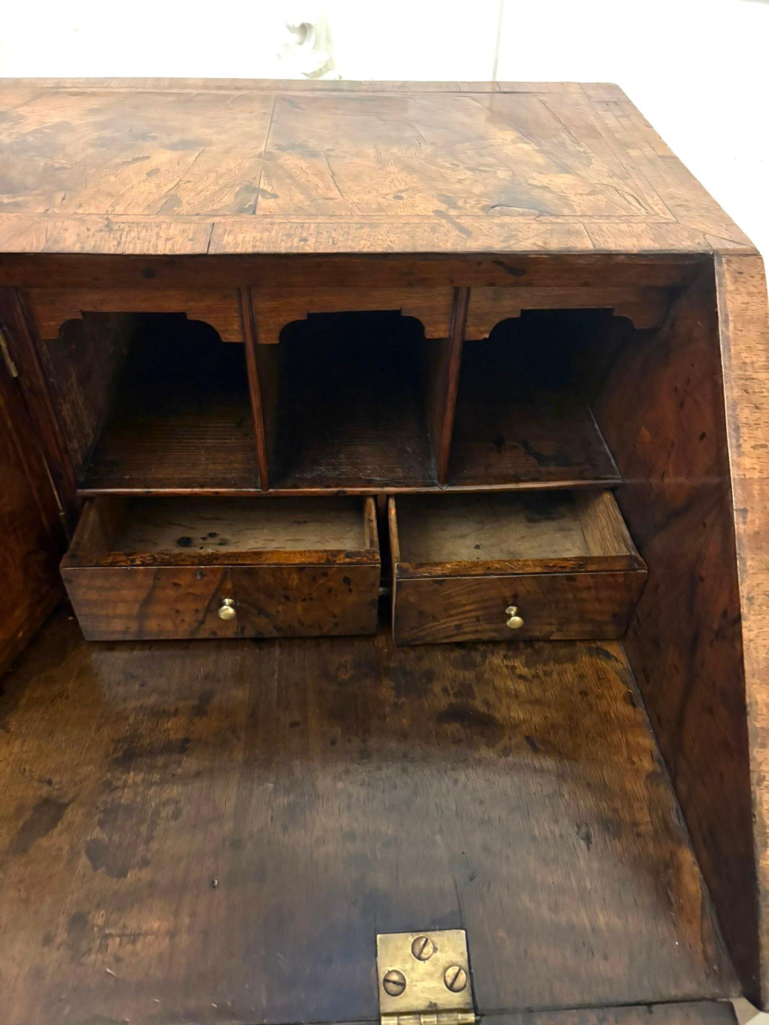 Superb Early 18th Century Quality Antique George I Walnut Bureau For Sale 3