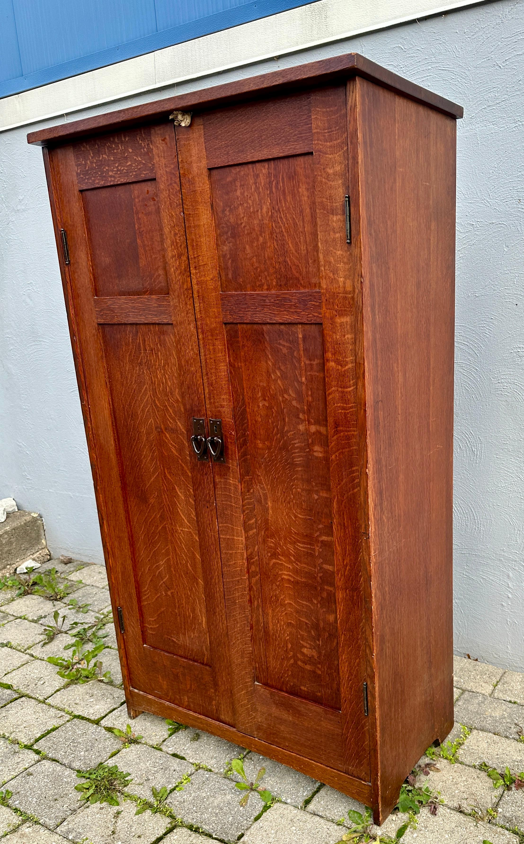 SÚPER ARMARIO ANTIGUO Gustav Stickley circa 1915    VENTA    VENTA en Bueno estado para la venta en Shamokin Dam, PA