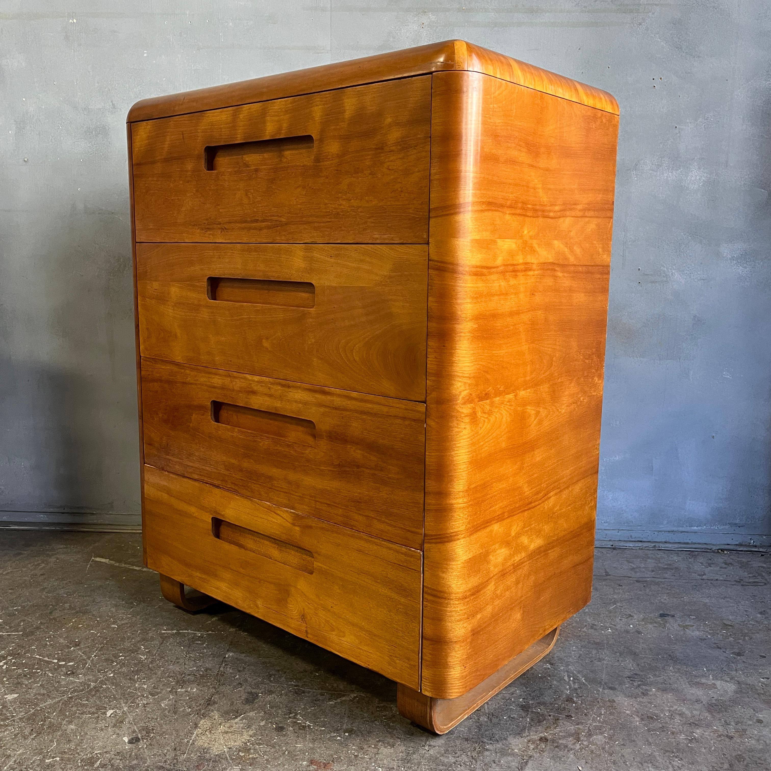Superb Early Midcentury Chest of Drawers in Birchwood In Good Condition For Sale In BROOKLYN, NY