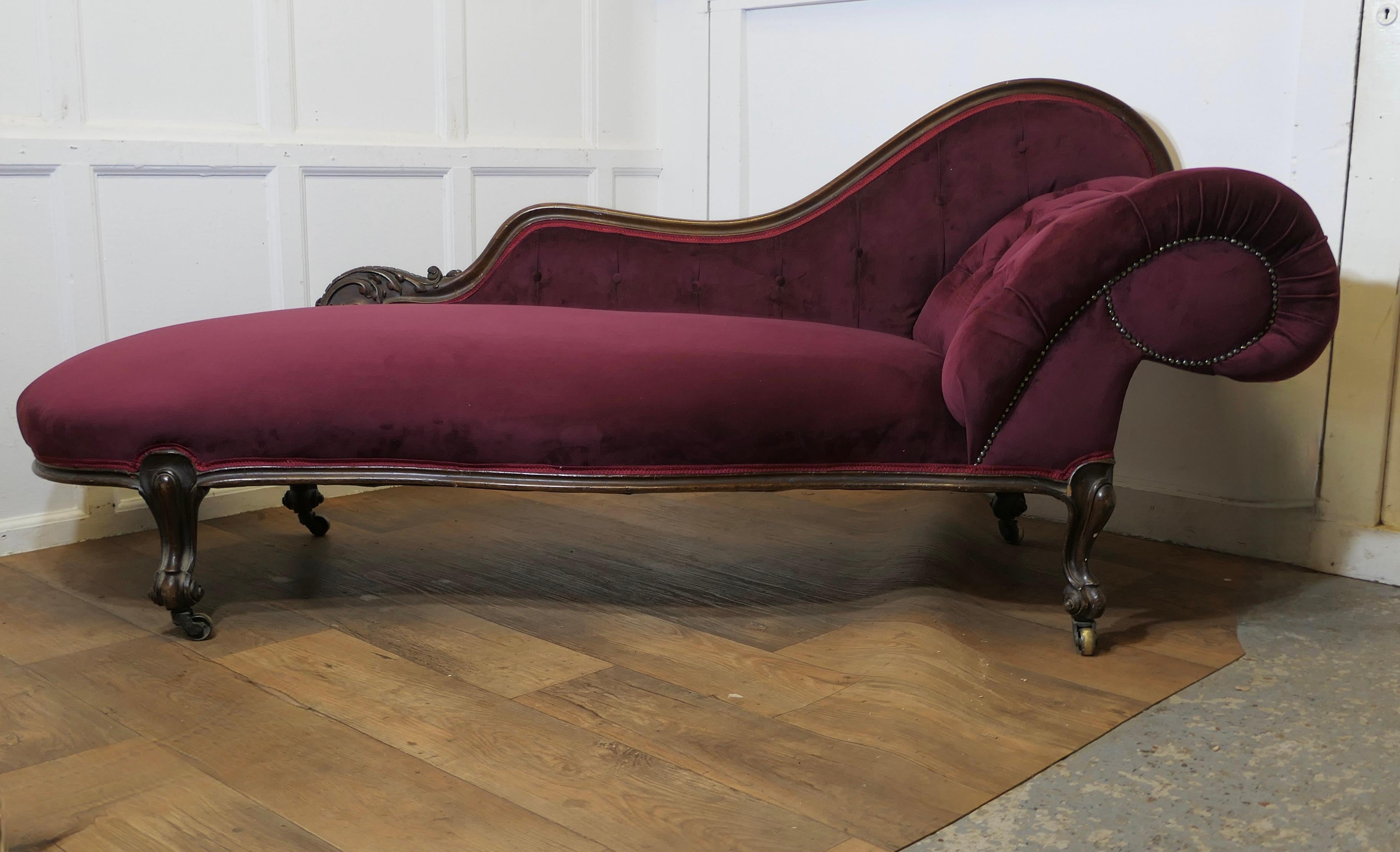 Superb Early Victorian Chaise Longue or Day Bed

 This superb Quality sofa has a serpentine shaped edge it stands on intricately carved cabriole scroll legs set on brass castors   
 The Chaise has a well stuffed buttoned Scroll arm and a shaped