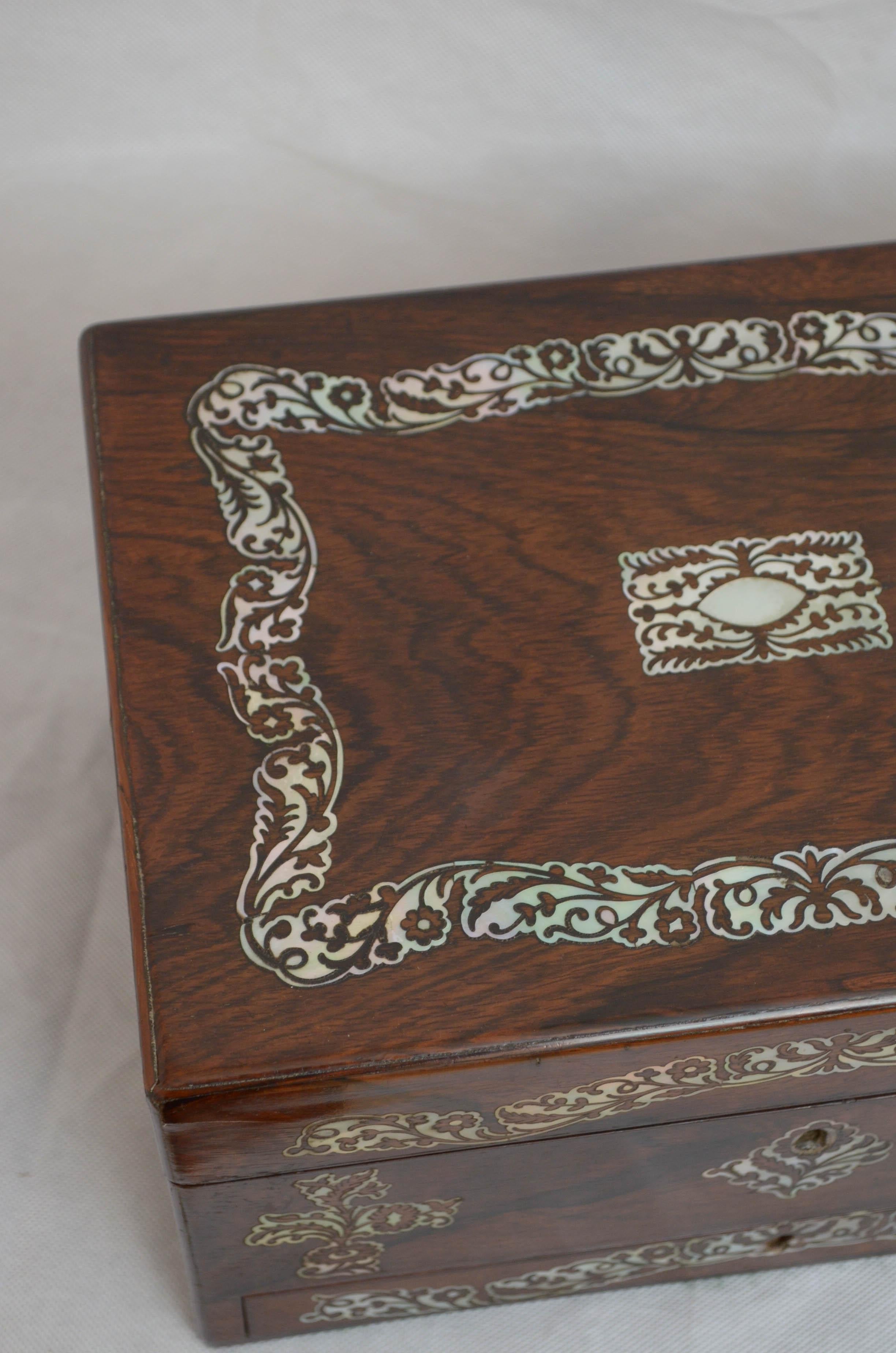K0 fabulous early Victorian, rosewood and mother of pearl inlaid vanity box, sewing box with tray and drawer, having finely inlaid hinged lid which open to reveal original fitted interior with plush letter compartment and lift up tray with dividers,