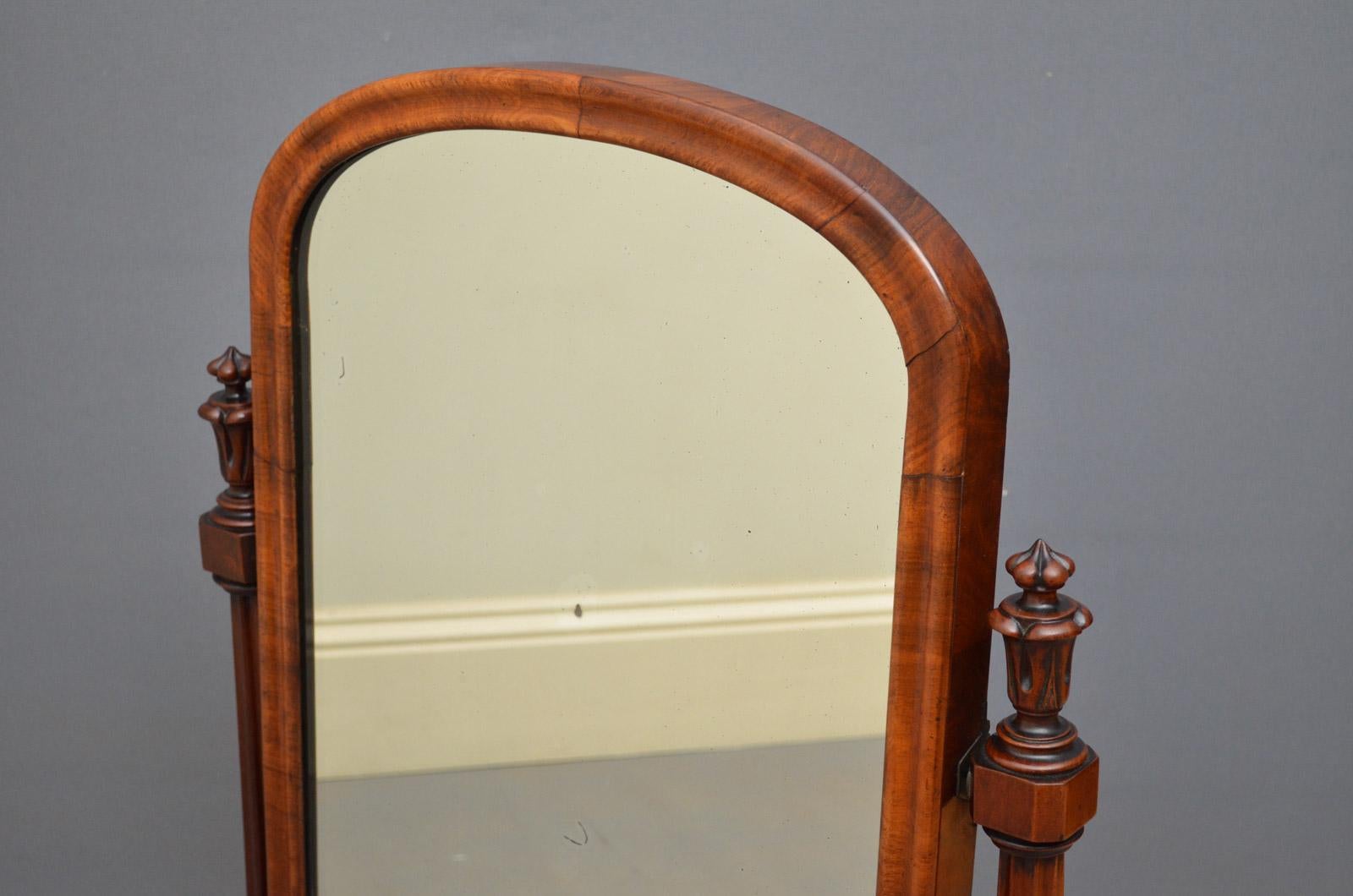 Sn4515, attractive early Victorian toilet mirror, having original mirror plate with some foxing in moulded frame and finely carved and fluted supports terminating in carved feet.
This antique mirror is in excellent home ready condition, circa