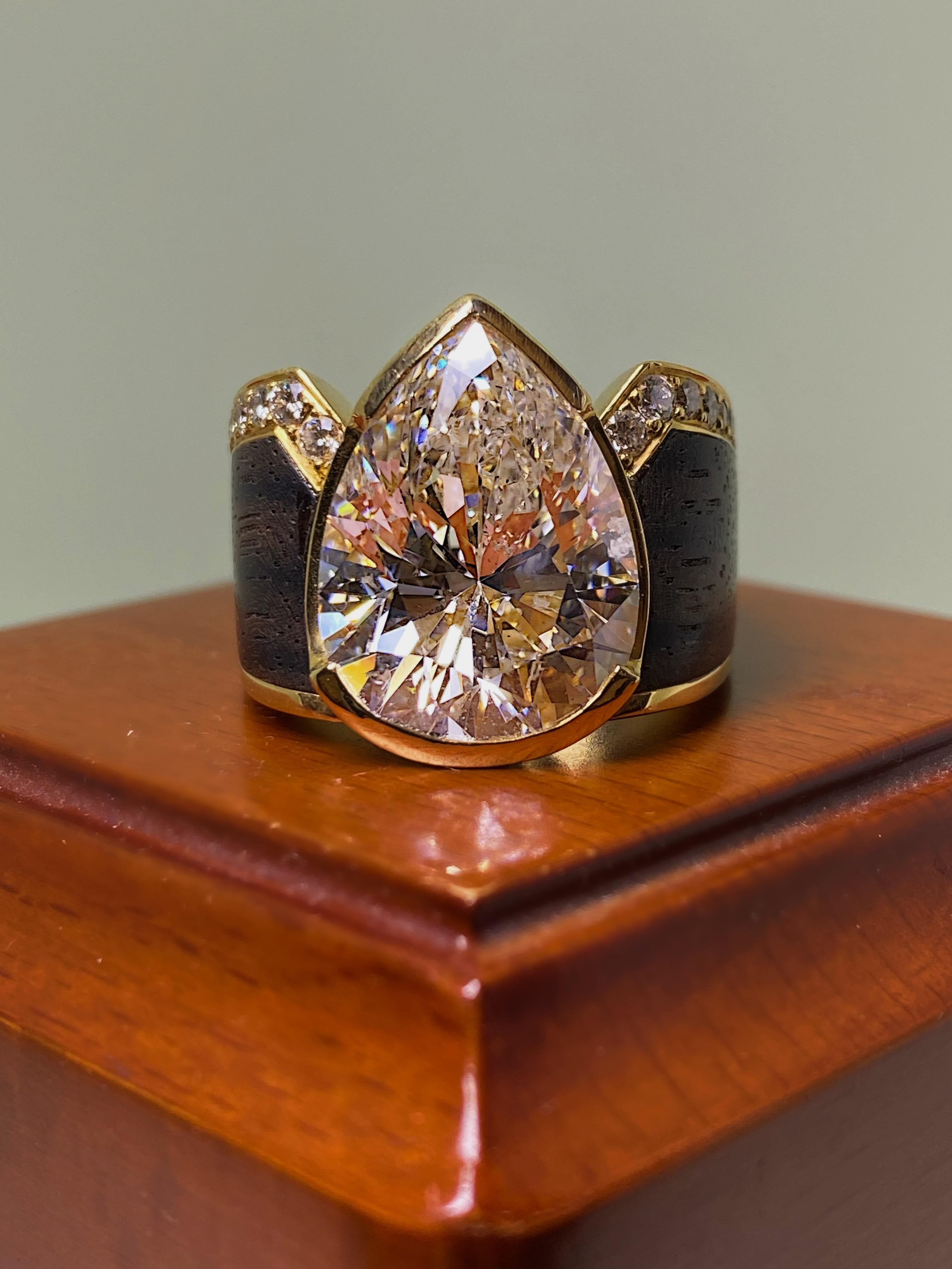 Just imagine being an owner of this majestic one-of-a-kind jewelry piece & wearing it on a finger...

Pear-shaped diamond rings have been favoured by celebrities like Elizabeth Taylor & Victoria Beckham & 
picked by Margot Robbie & Paris Hilton as