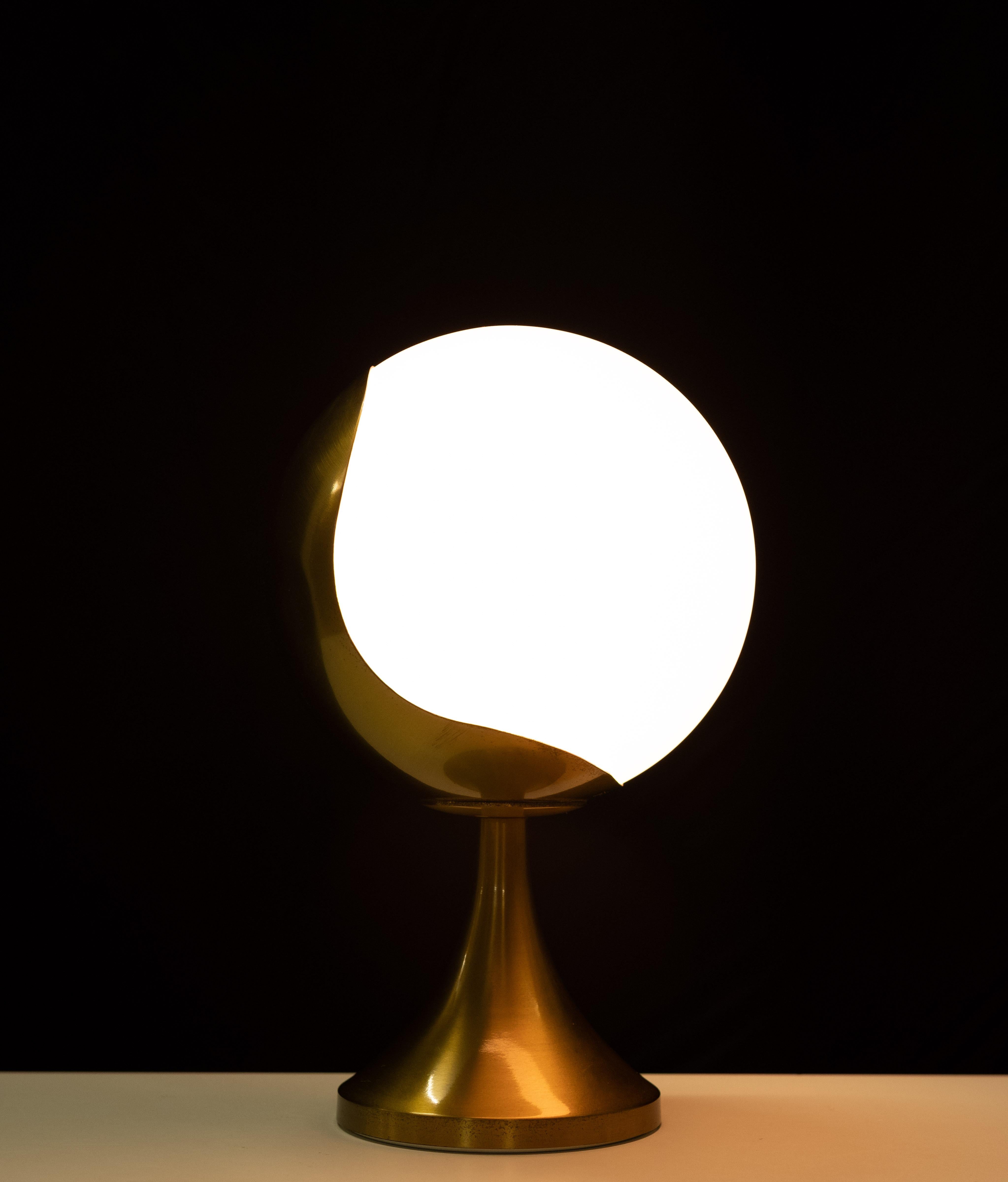 Superb Eclips  Jean Perzel  Table lamp model 936 In Good Condition For Sale In Den Haag, NL