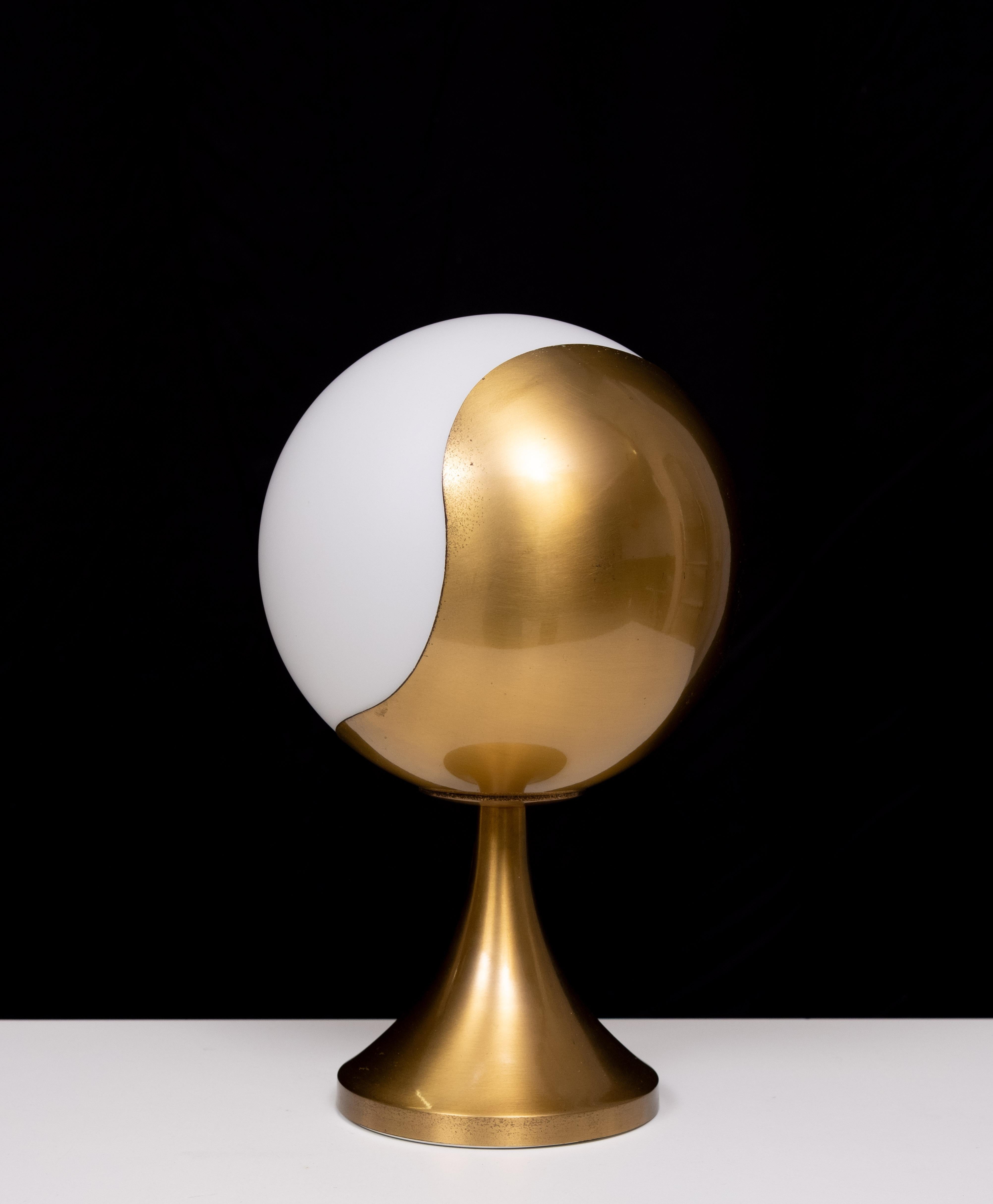Superb Eclips  Jean Perzel  Table lamp model 936 For Sale 2