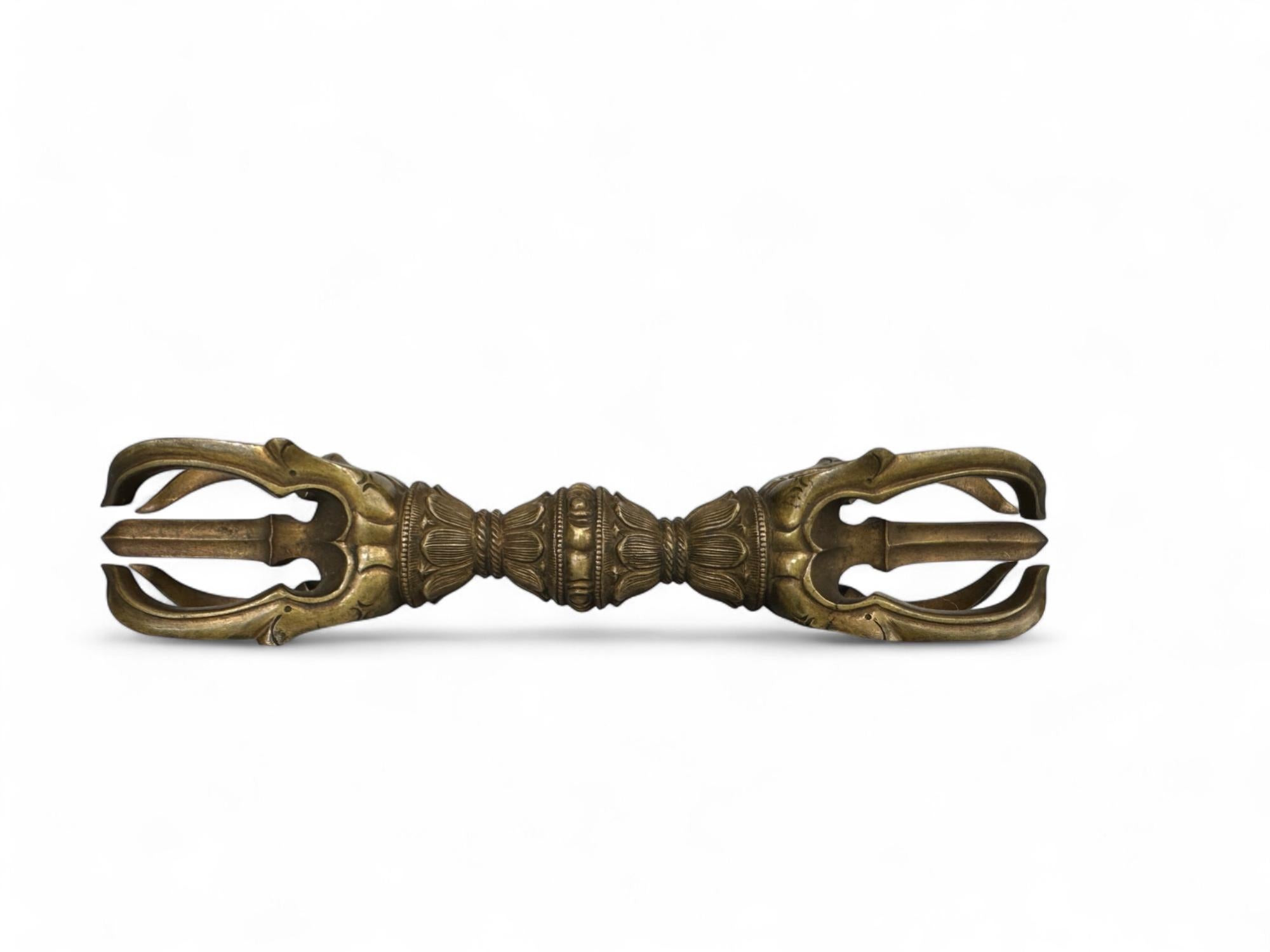 Ottone Superbo Vajra (Go-kosho) del periodo Edo con dettagli eccezionali in vendita
