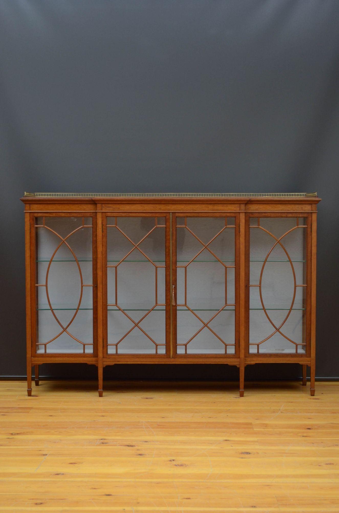 Sn5470 Superb quality and very attractive Edwardian break fronted china cabinet, having original brass gallery to the edge, figured mahogany and satinwood crossbanded top with moulded edge and string inlaid frieze above a pair of projecting doors