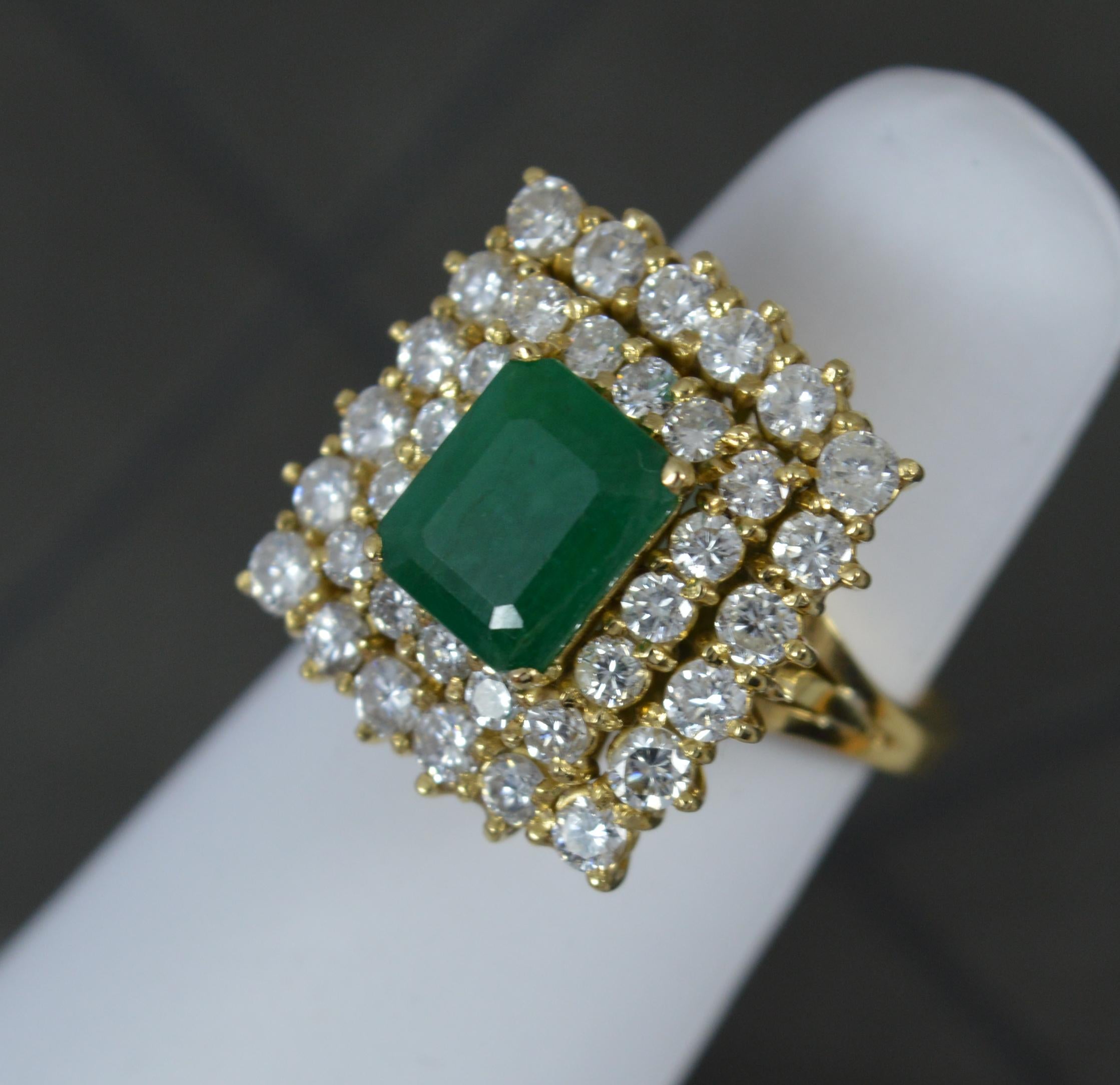 Hervorragender Smaragd und 1,5 Karat Diamant-Cluster-Ring aus 18 Karat Gold im Angebot 6