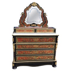 Superbo specchio inciso, ottone intarsiato, piano in marmo stile Boulle, cassettiera, scrivania...