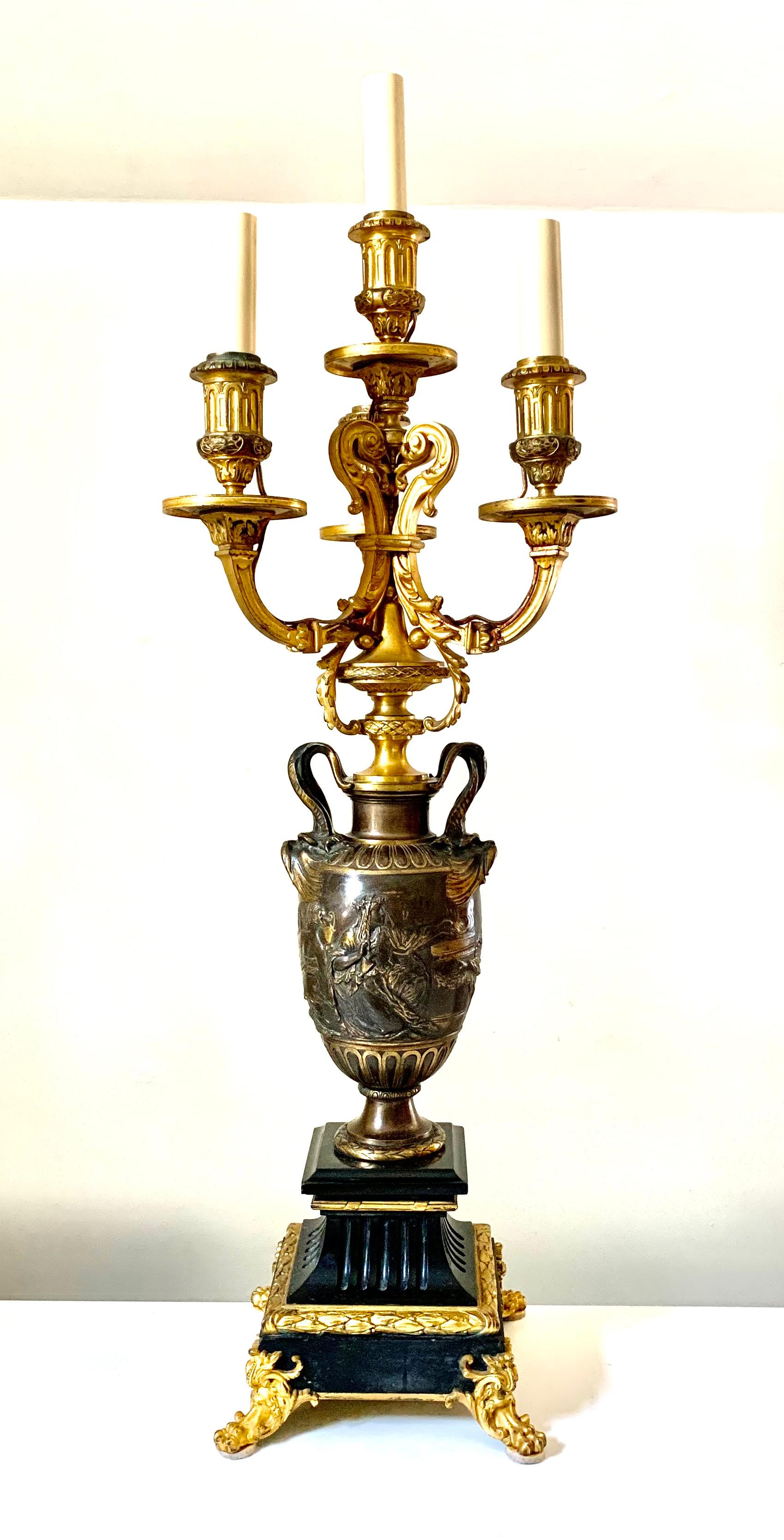 Superbe lampe de table figurative Napoléon III en bronze patiné et doré de F. Barbidienne en vente 4