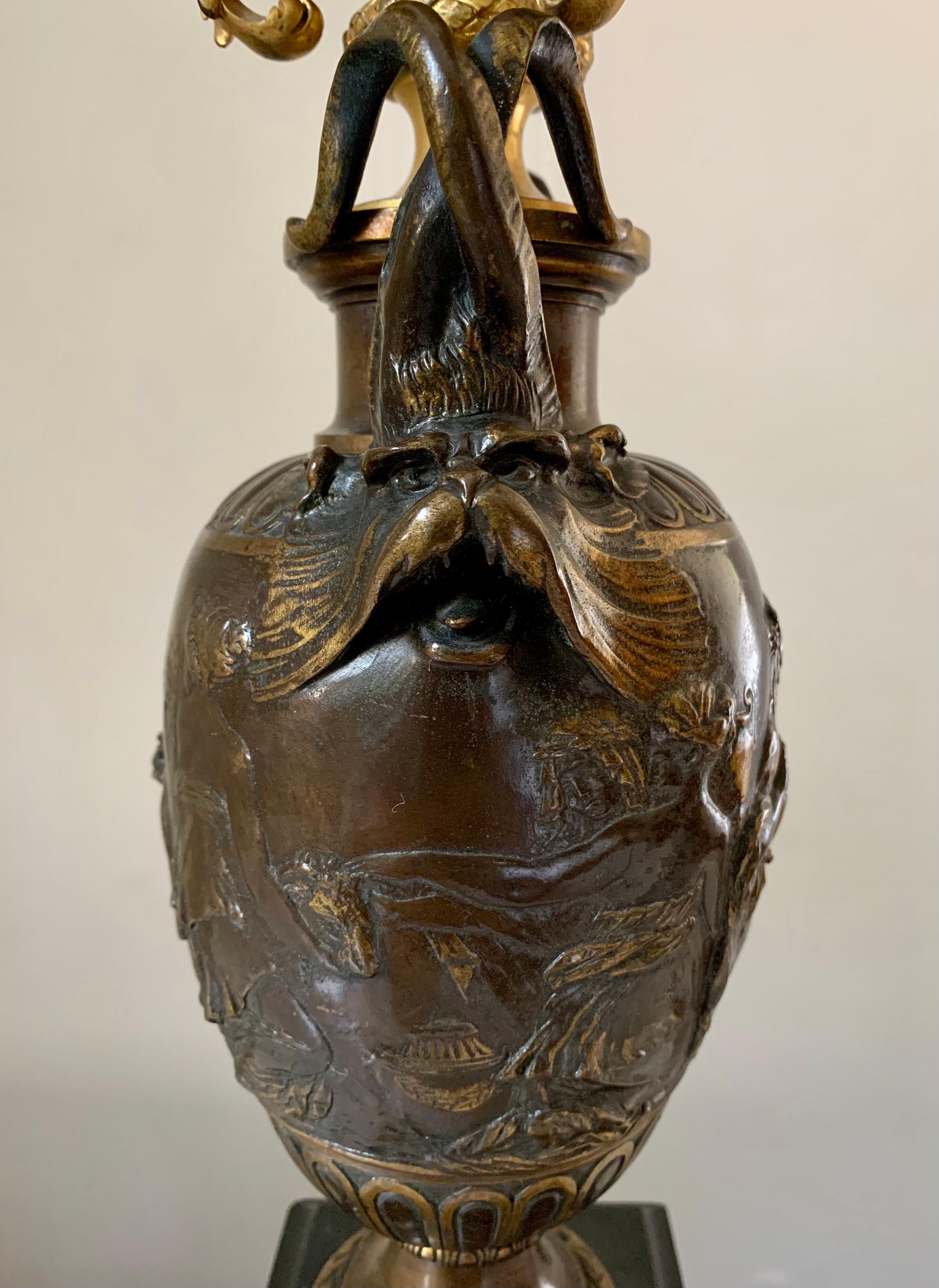 Superbe lampe de table figurative Napoléon III en bronze patiné et doré de F. Barbidienne Bon état - En vente à New York, NY