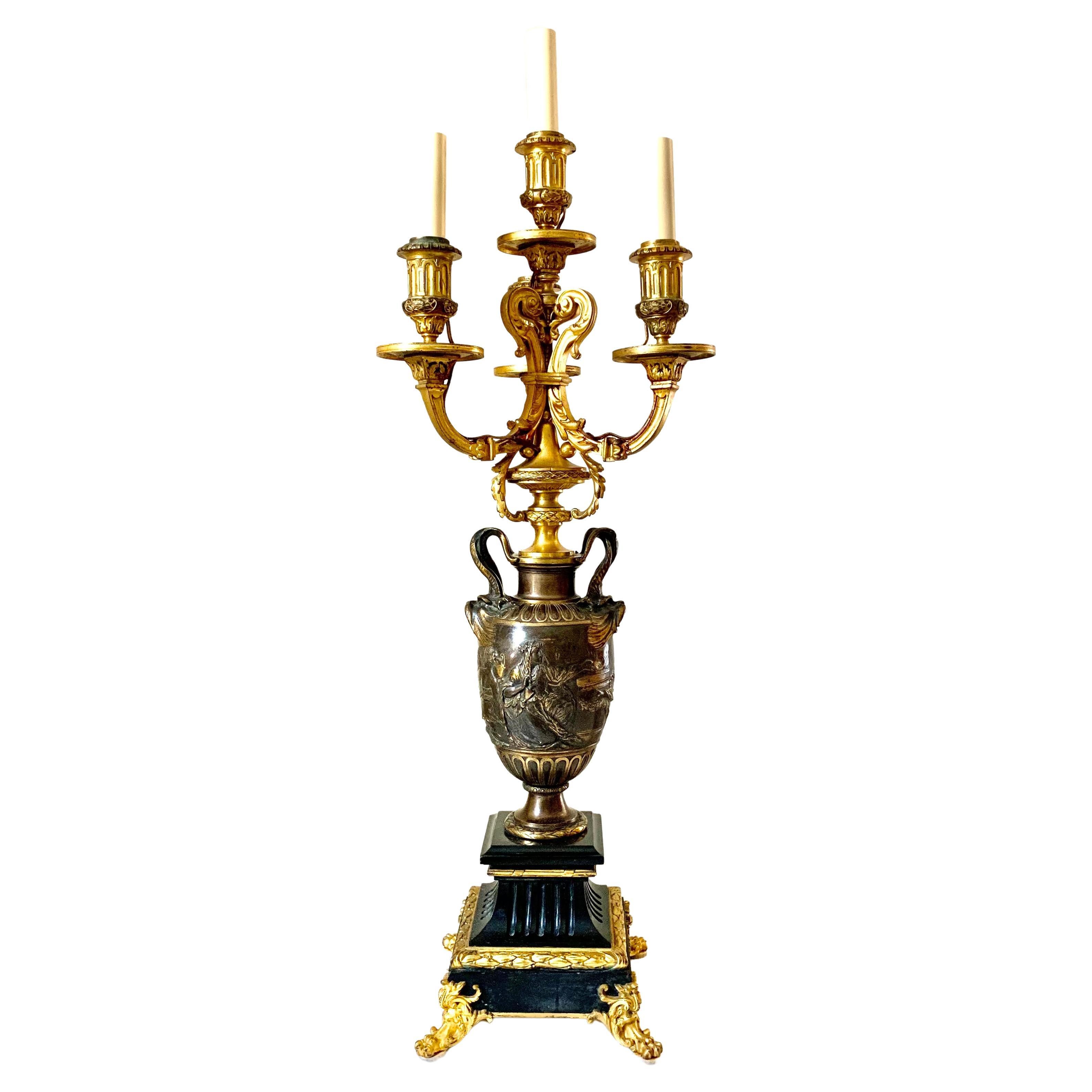 Superbe lampe de table figurative Napoléon III en bronze patiné et doré de F. Barbidienne en vente