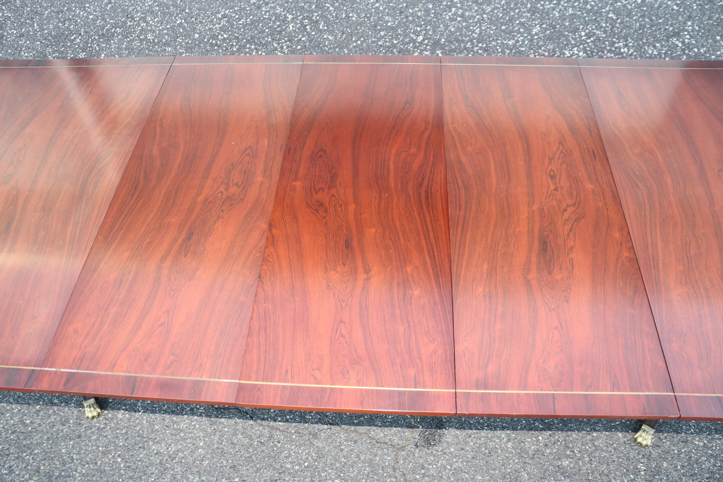 Superbe table de salle à manger anglaise de style Sheraton en bois de rose figuré avec 3 feuilles en vente 1