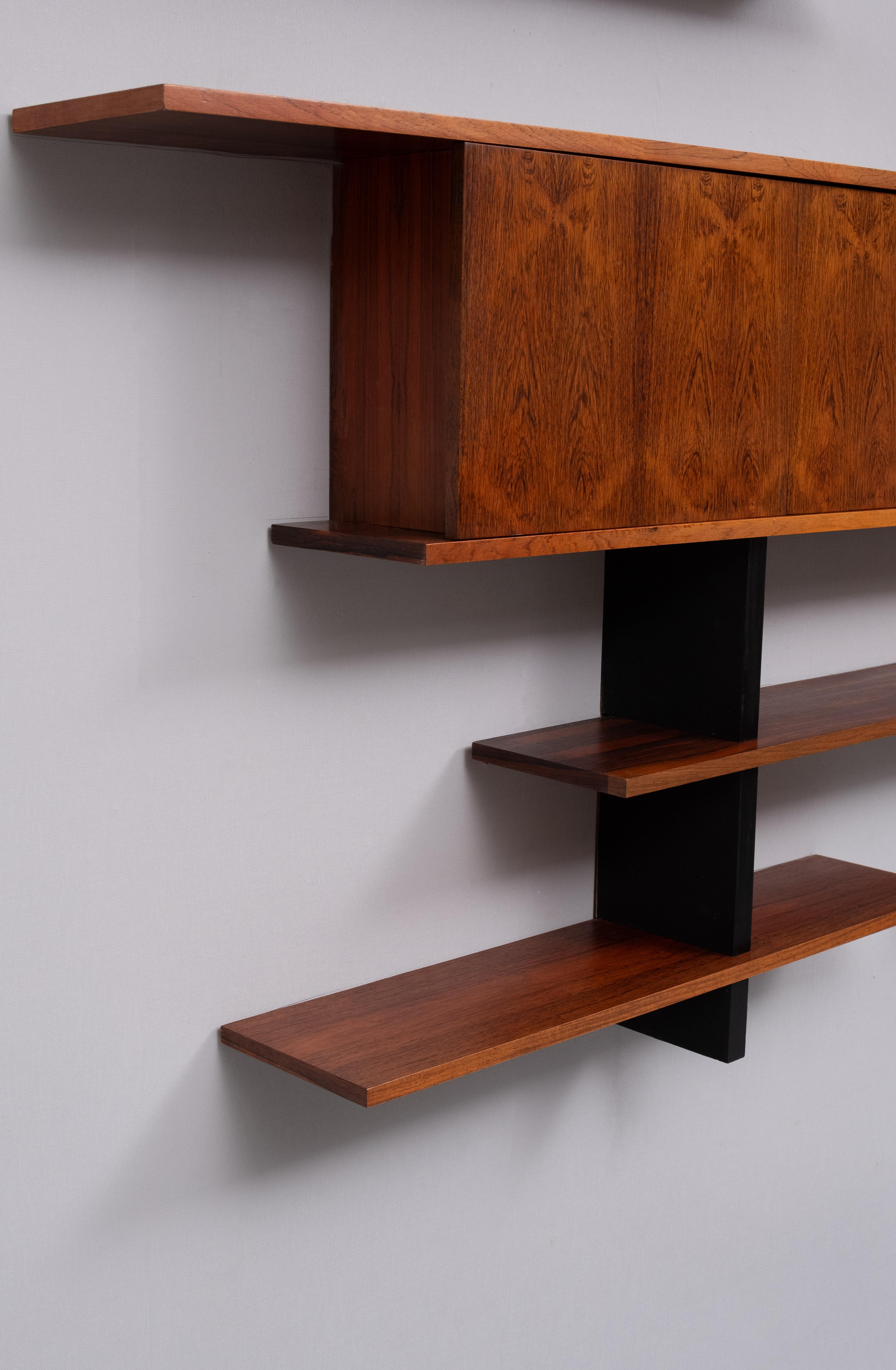 Superb floating  DR Banz Bord  Wall system  1960s Germany In Good Condition In Den Haag, NL