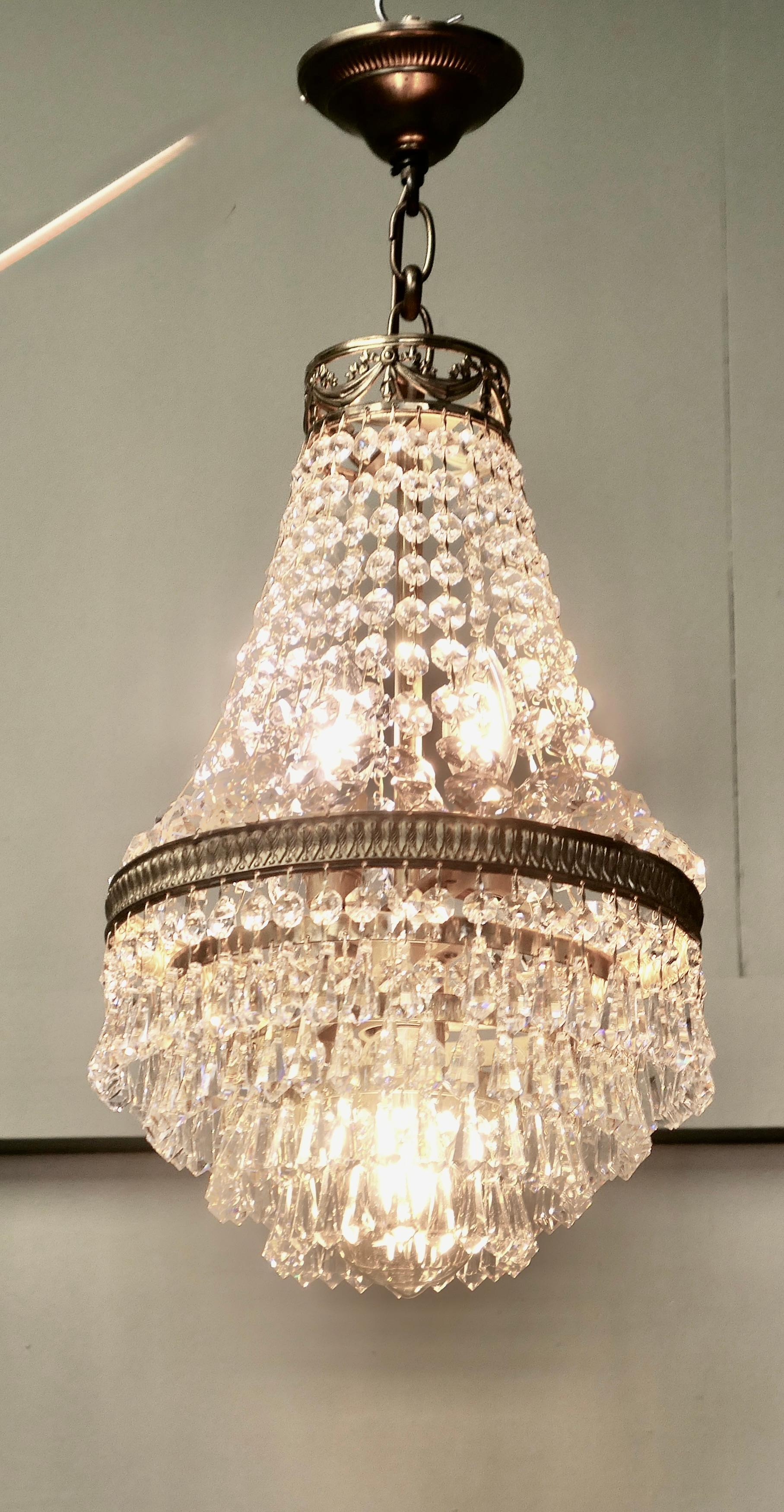 Art Déco Splendido lampadario a tenda e a cascata in stile impero francese in vendita