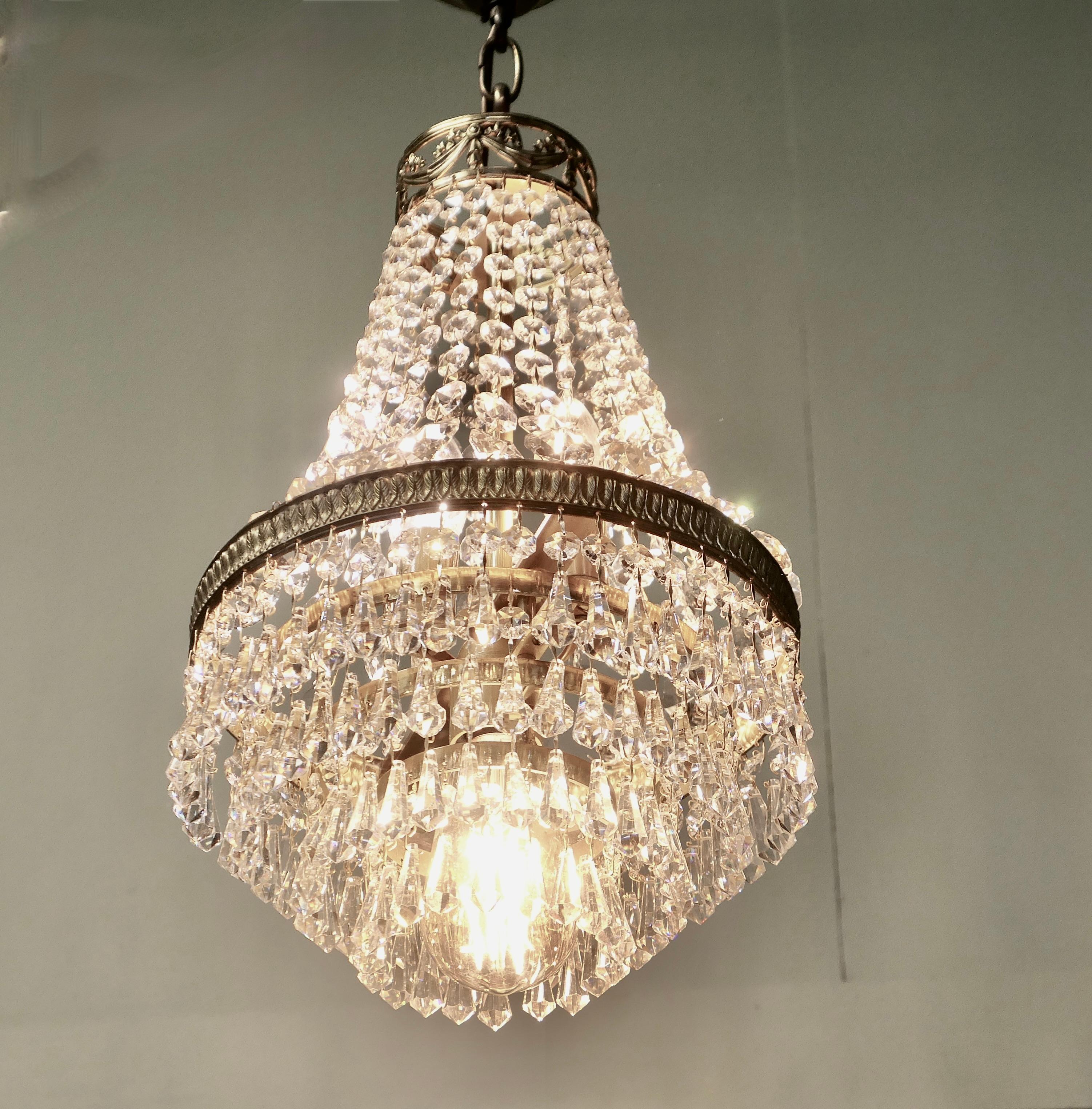 Splendido lampadario a tenda e a cascata in stile impero francese In condizioni buone in vendita a Godshill, Isle of Wight