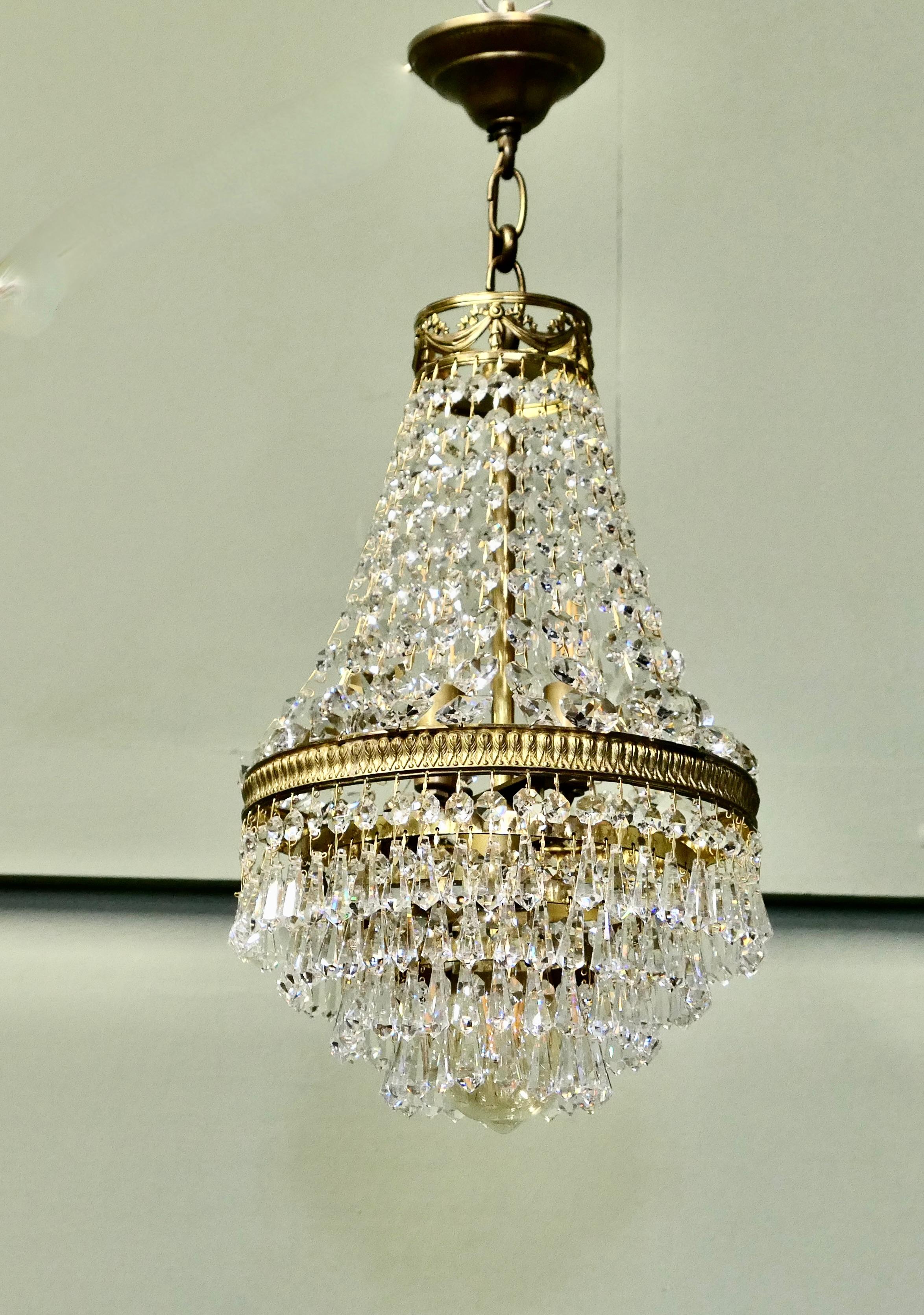 Cristallo Splendido lampadario a tenda e a cascata in stile impero francese in vendita