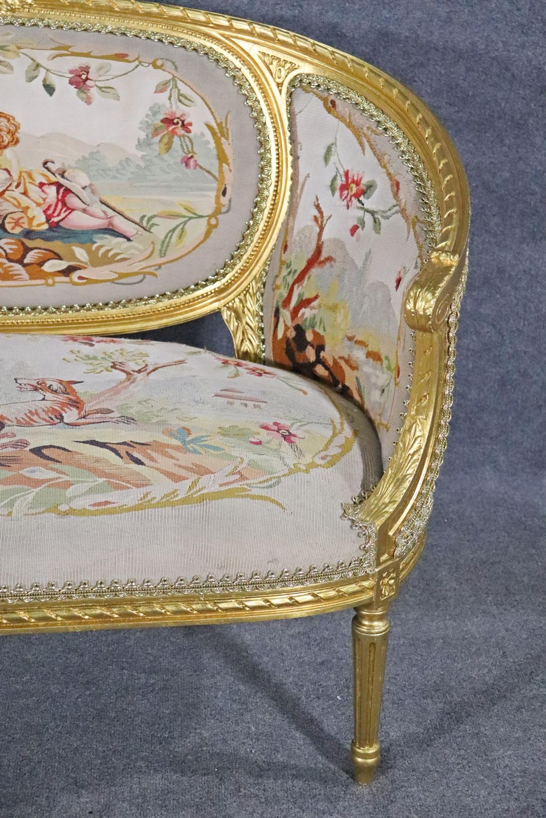 Superb French Gilded Corbeille Form Aubusson Settee Canape, Circa 1940 In Good Condition In Swedesboro, NJ