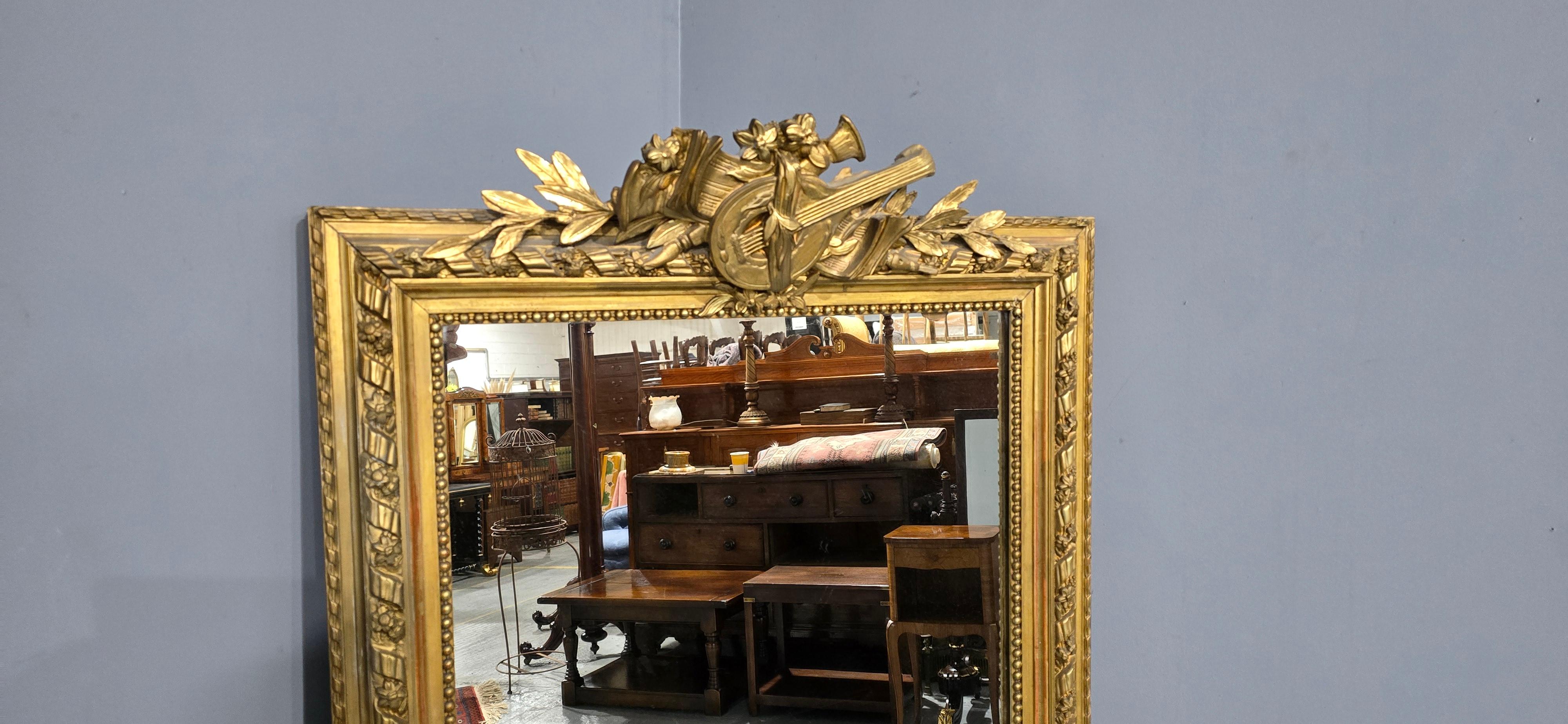 Doré Superbe miroir d'embarcadère doré à la française en vente
