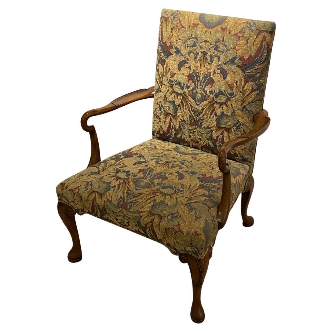 Superbe fauteuil ouvert en bois et noyer de style George I de Hogan en vente