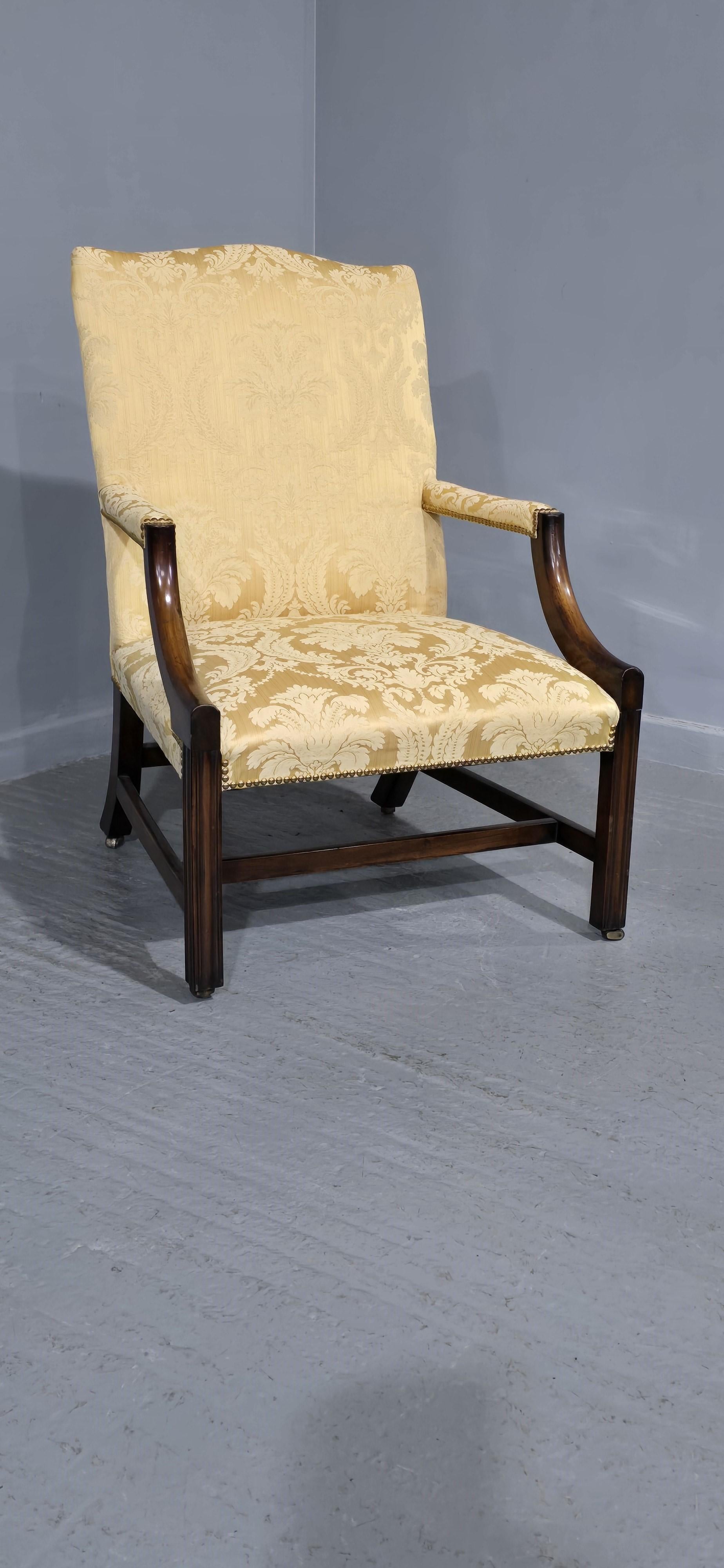 Regency Superbe chaise de bibliothèque Gainsborough de style géorgien en vente