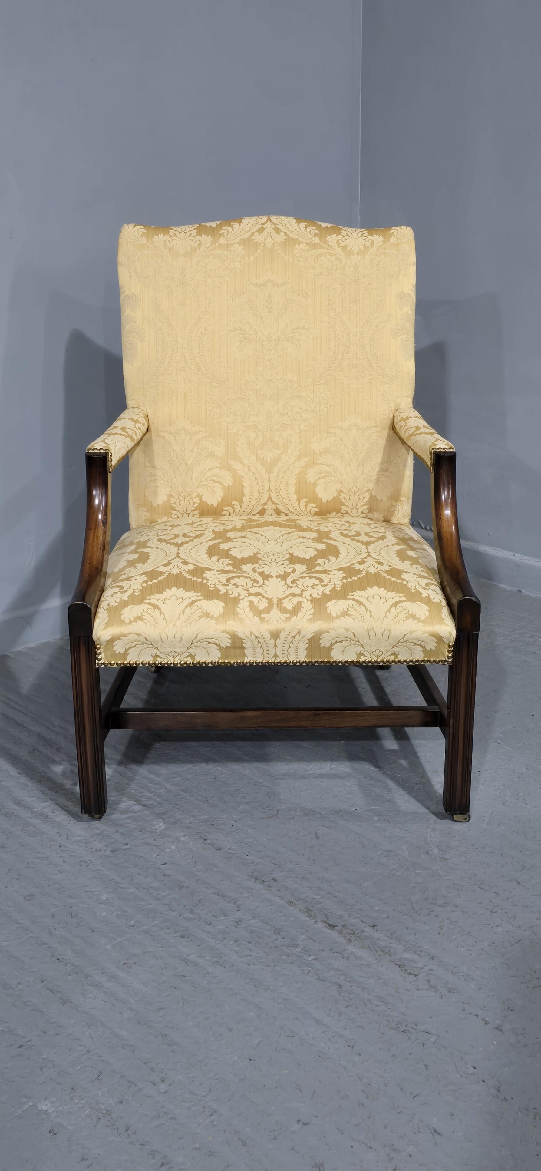Anglais Superbe chaise de bibliothèque Gainsborough de style géorgien en vente