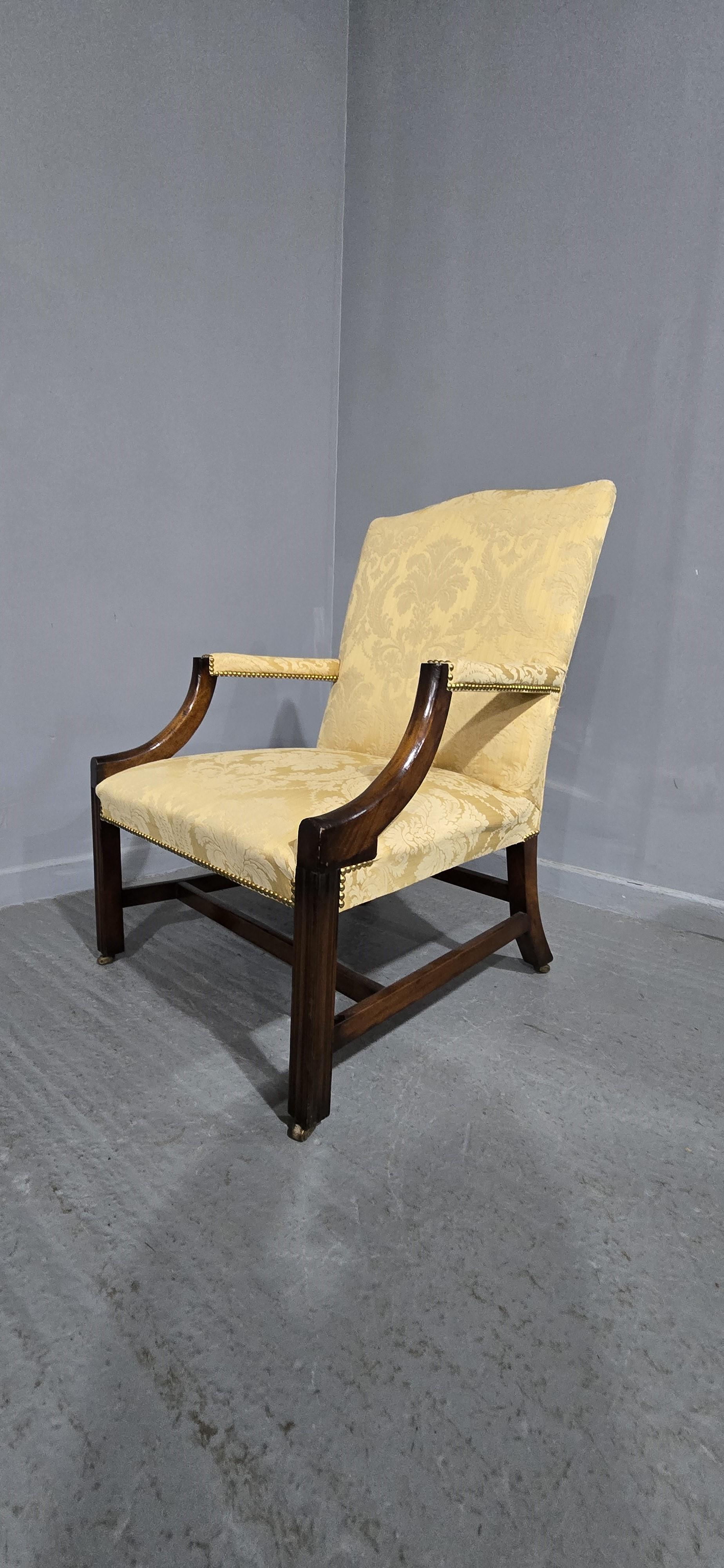 20ième siècle Superbe chaise de bibliothèque Gainsborough de style géorgien en vente