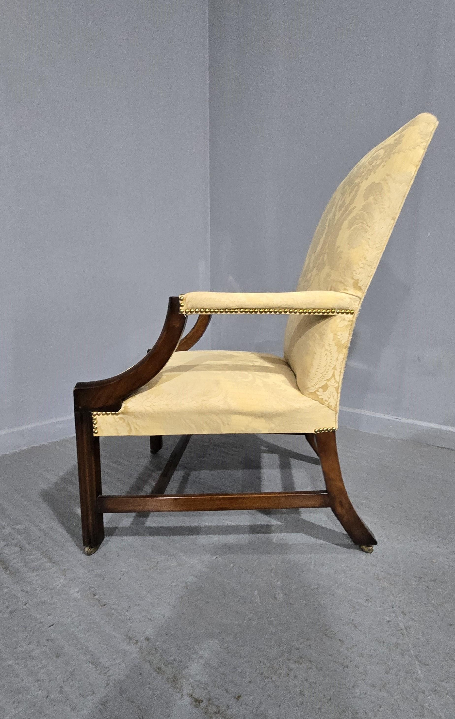 Acajou Superbe chaise de bibliothèque Gainsborough de style géorgien en vente