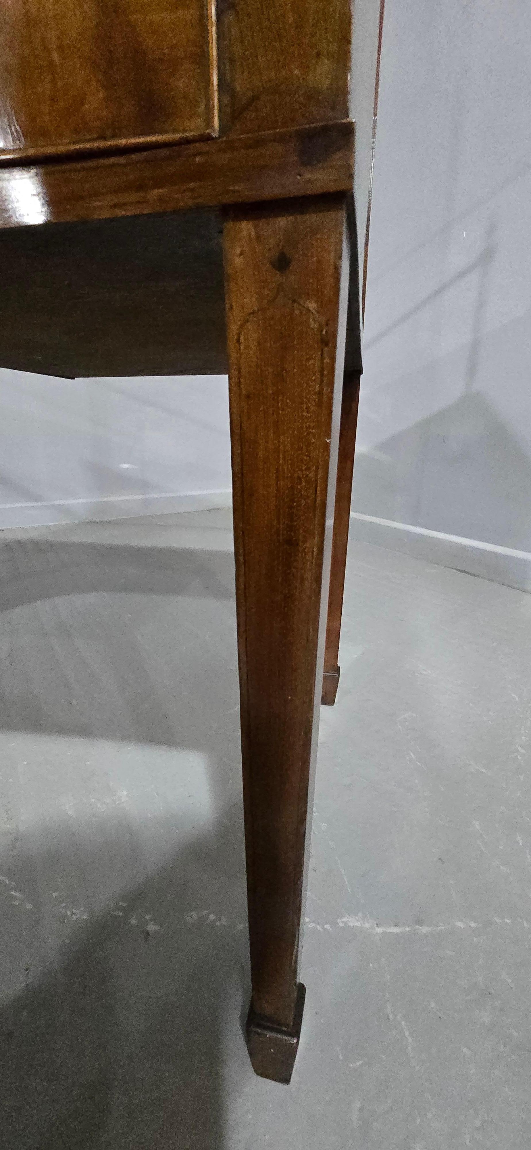 Superb Georgian Mahogany Sideboard For Sale 5