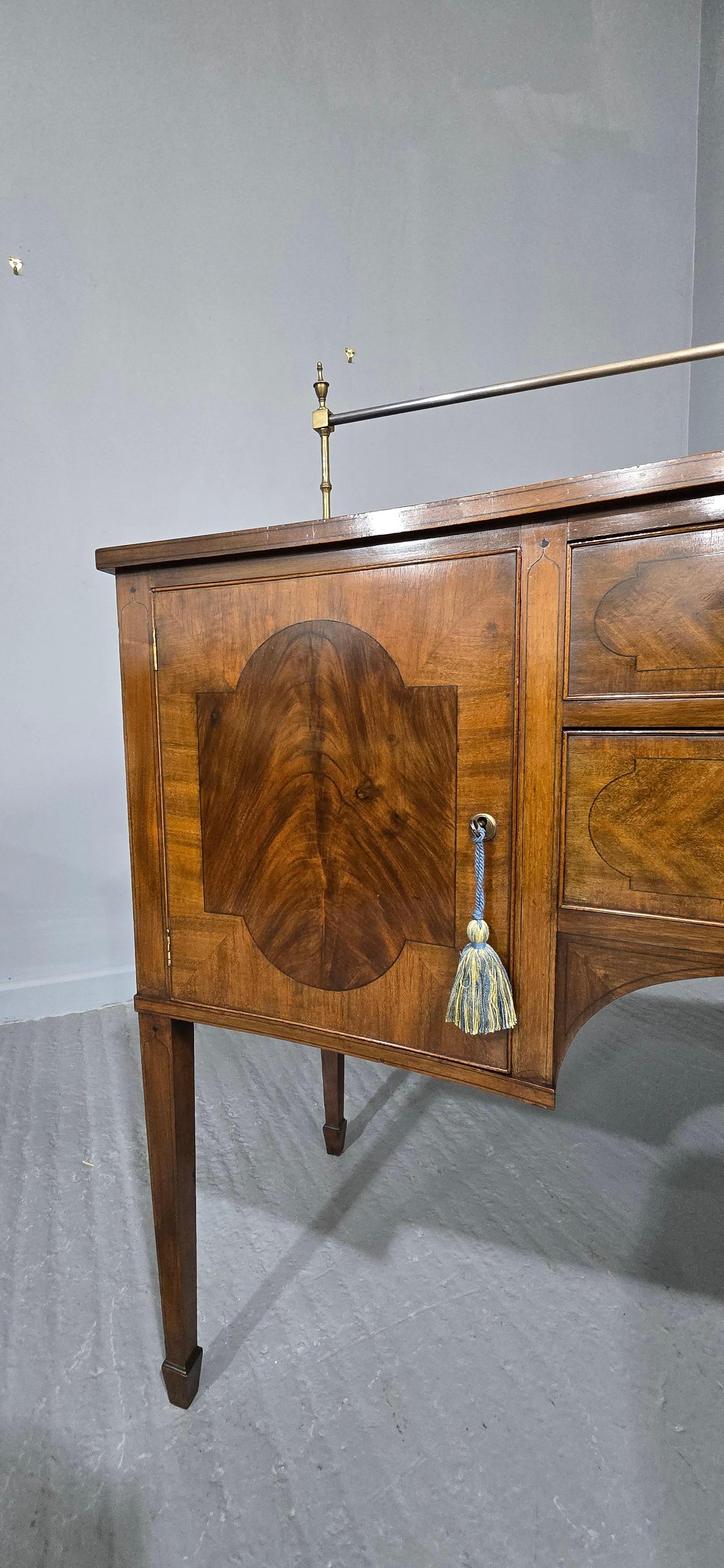 Superb Georgian Mahogany Sideboard For Sale 1