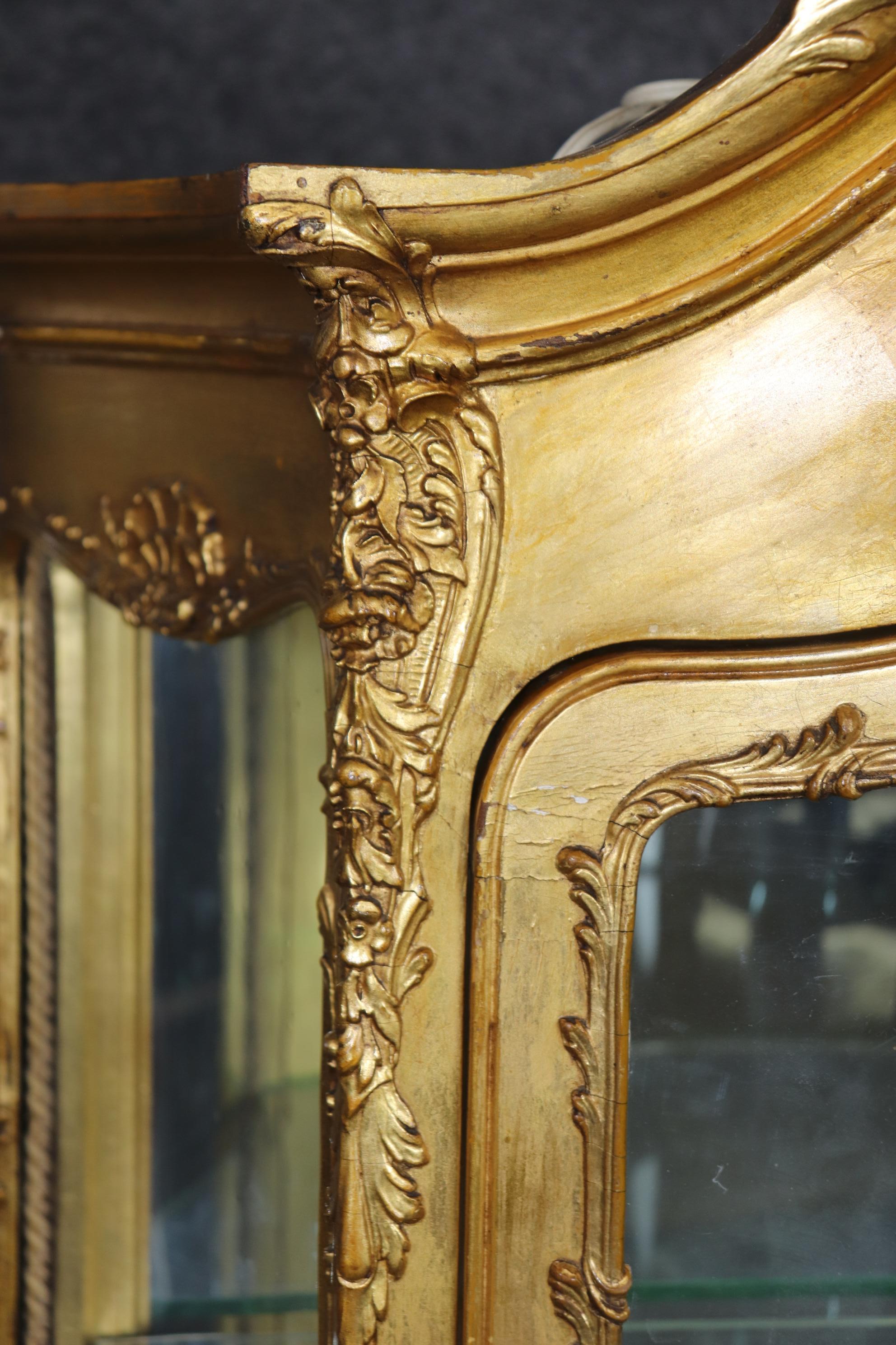 Superb Gilded Vernis Martin French Louis XV Style Painted Vitrine For Sale 5