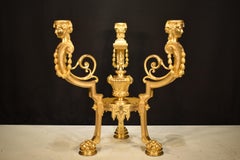 Superbo tavolo centrale in bronzo dorato con piano in lapislazzuli