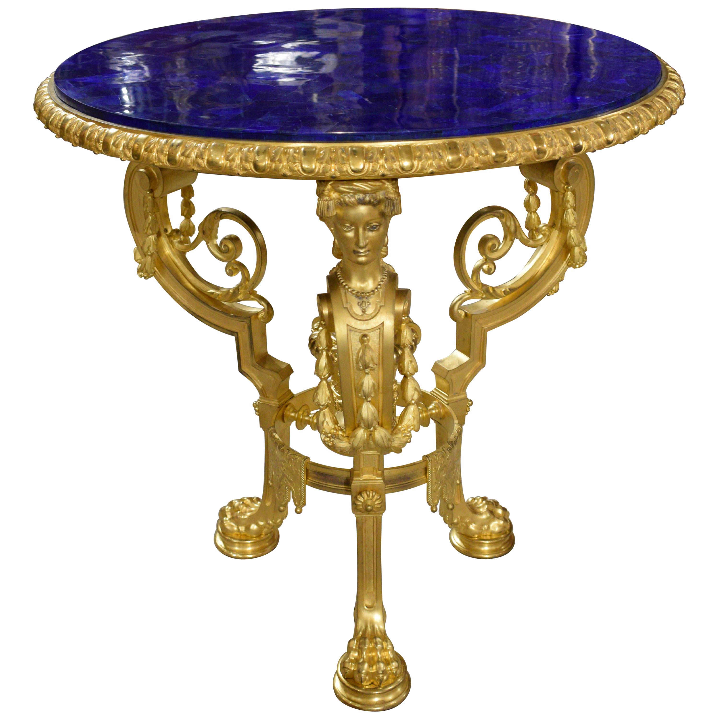 Superbe table centrale en bronze doré avec plateau en lapis-lazuli en vente