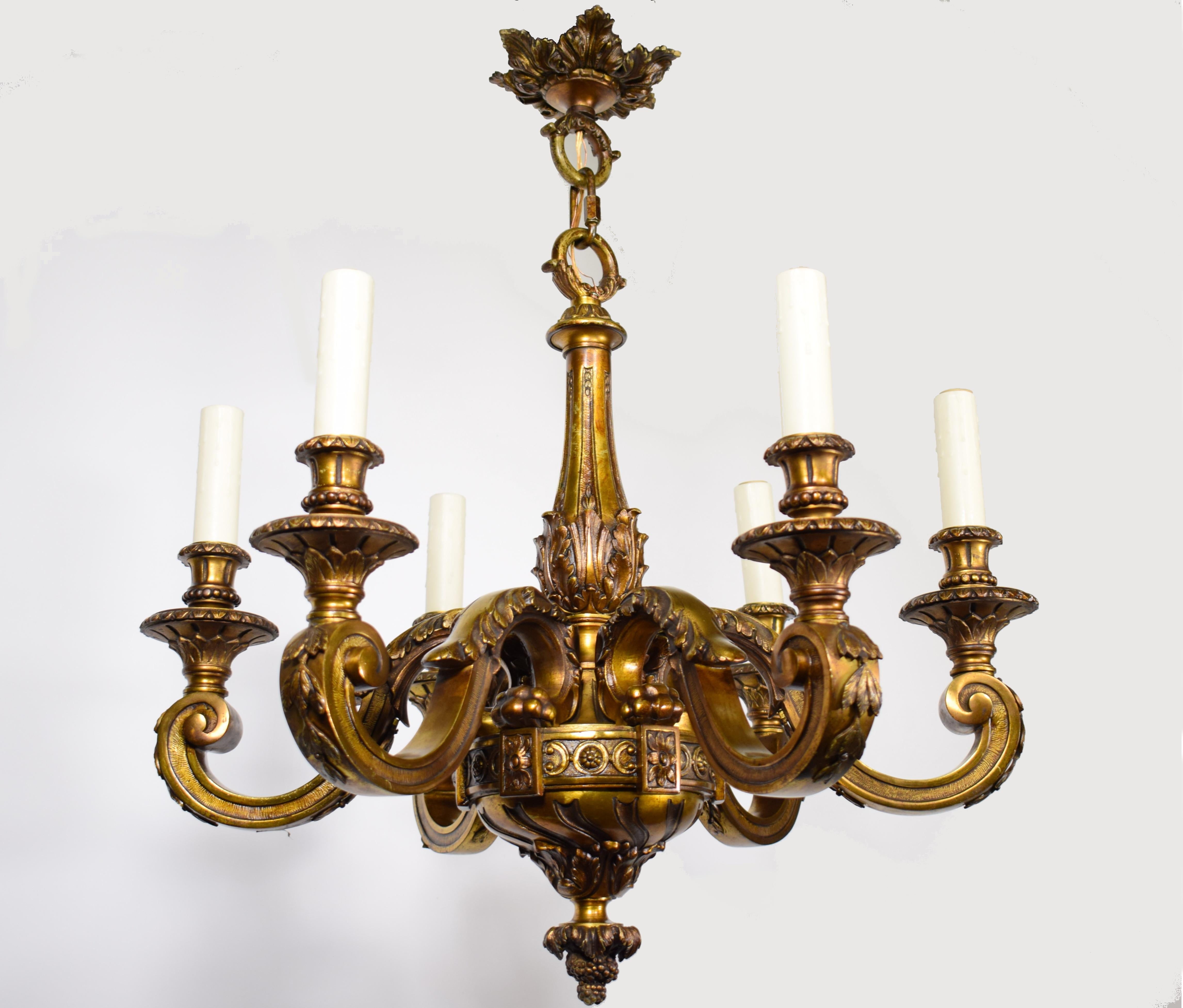A fine and elegant gilt bronze Regence style chandelier, France, circa 1900.

Dimensions:
H 26.5