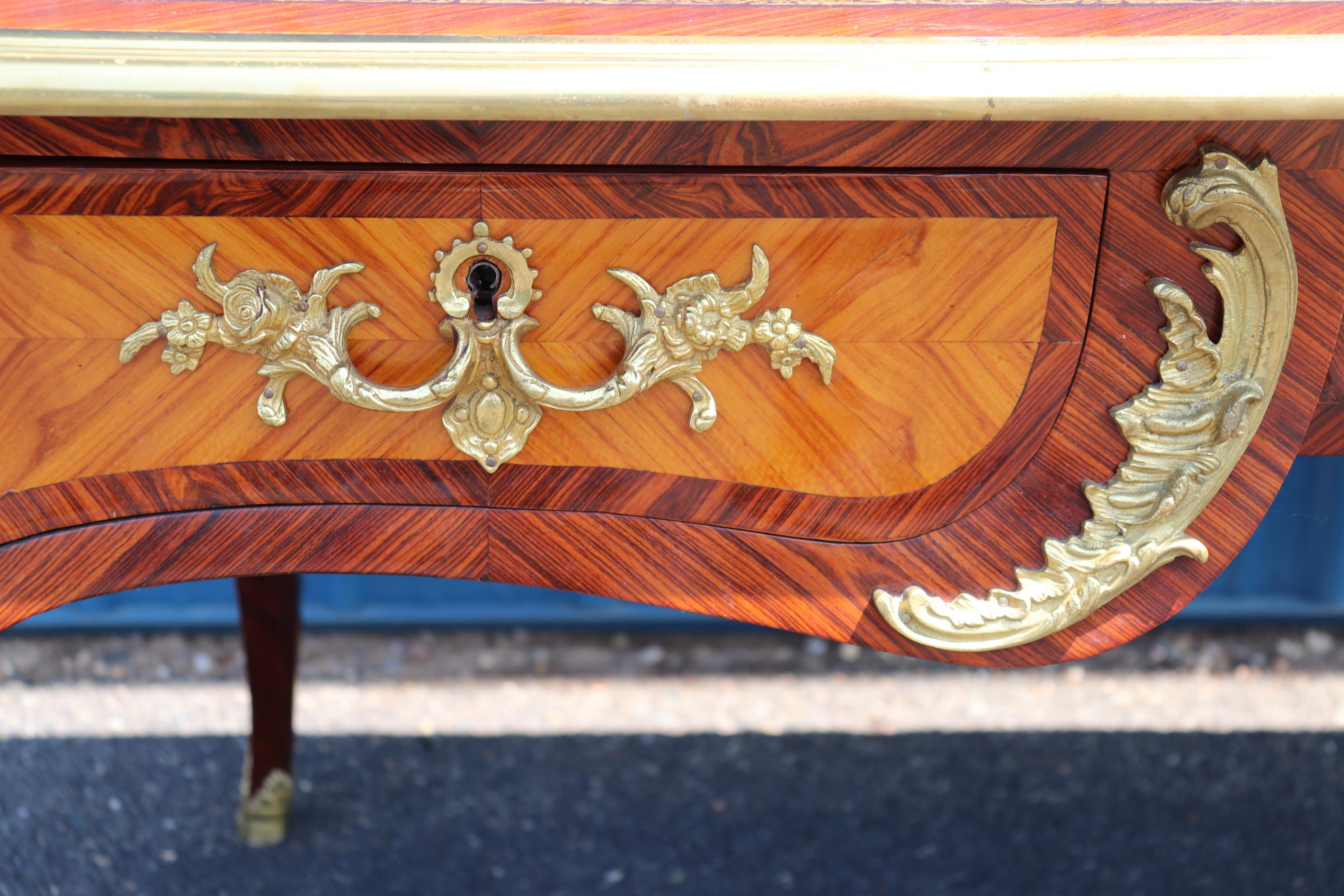 Superb Gold Embossed Leather Top Bronze Mounted Rosewood Bureau Plat Desk 5