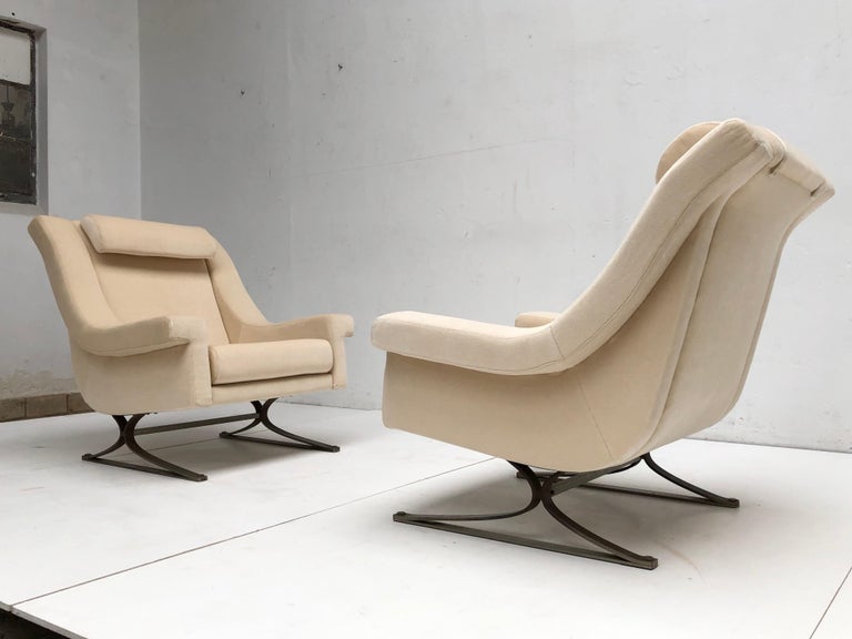 Mid-Century Modern Superb 'Grand Prix' lounge chairs & sofa by Sculptor Maurice Calka, Arflex, 1960 For Sale