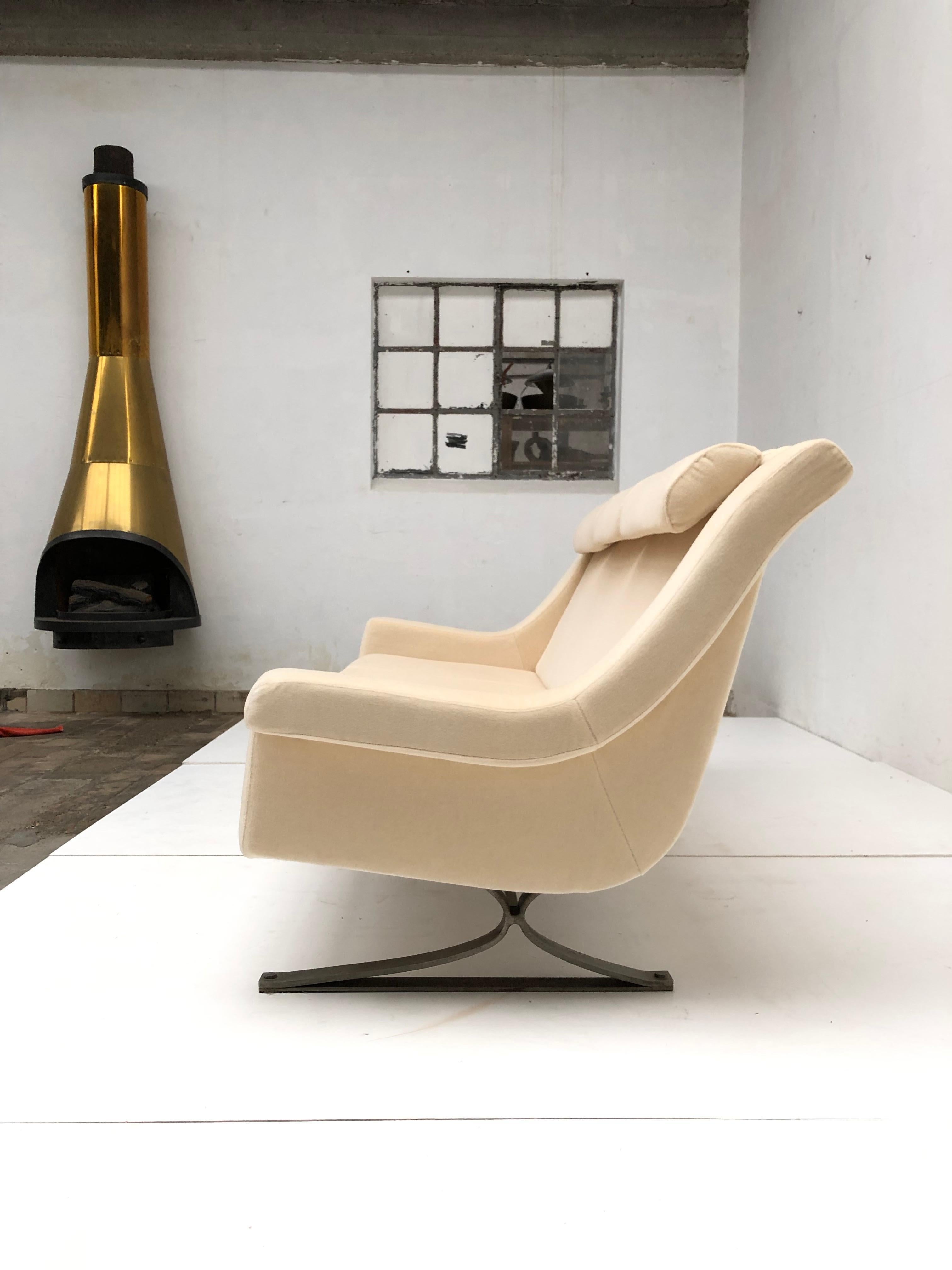 Superb 'Grand Prix' lounge chairs & sofa by Sculptor Maurice Calka, Arflex, 1960 For Sale 6