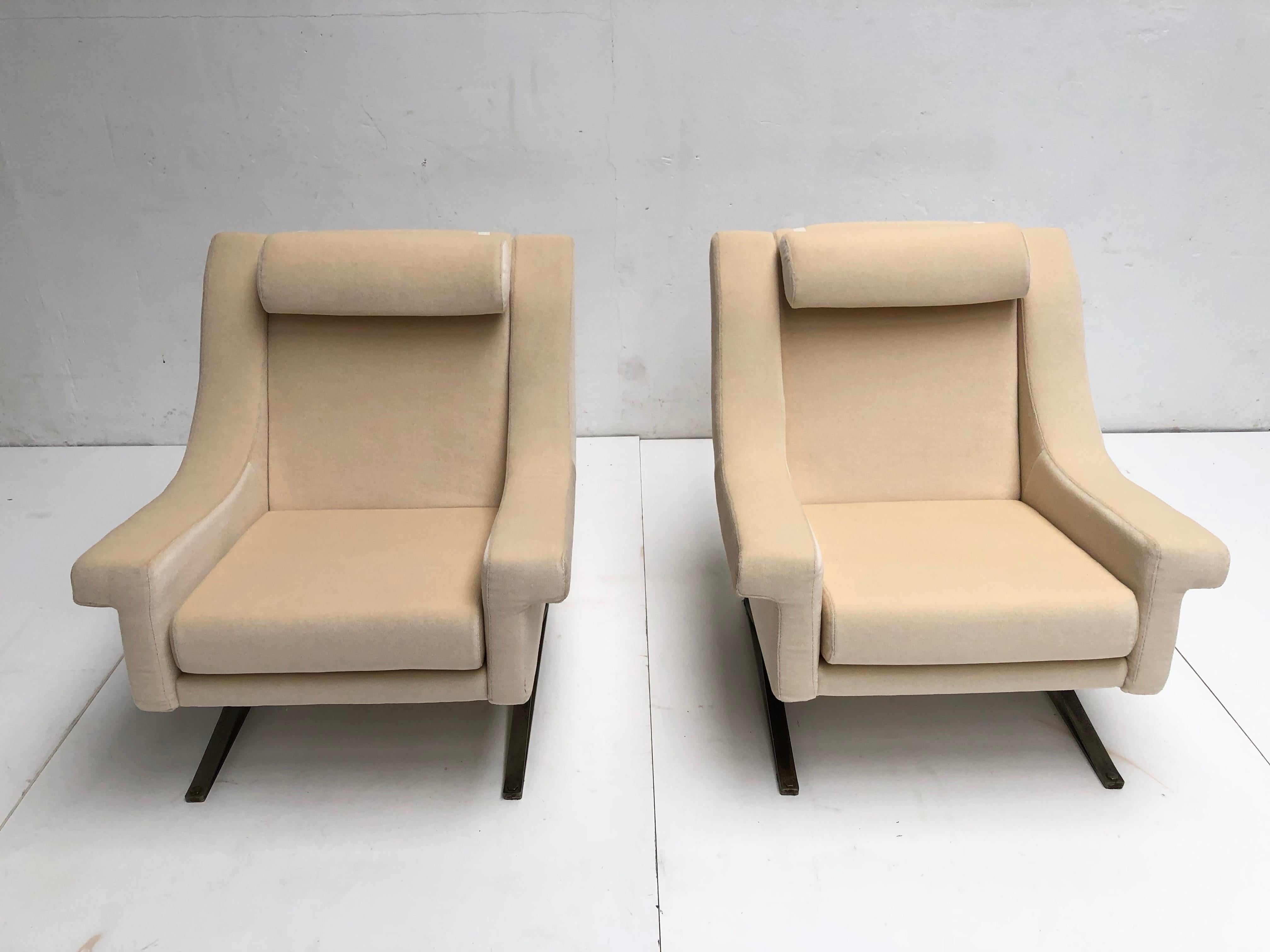 Italian Superb 'Grand Prix' lounge chairs & sofa by Sculptor Maurice Calka, Arflex, 1960 For Sale