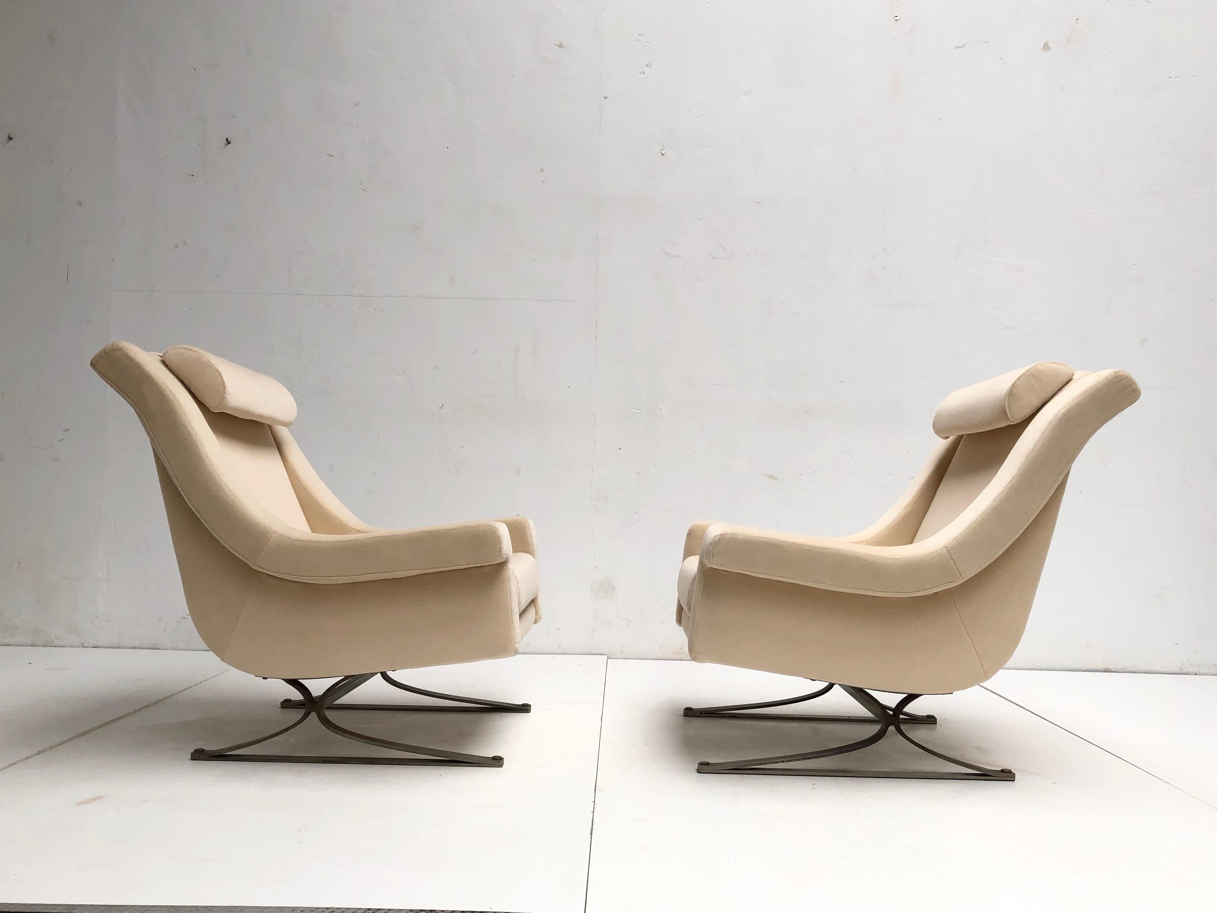Mid-Century Modern Superb 'Grand Prix' lounge chairs & sofa by Sculptor Maurice Calka, Arflex, 1960 For Sale