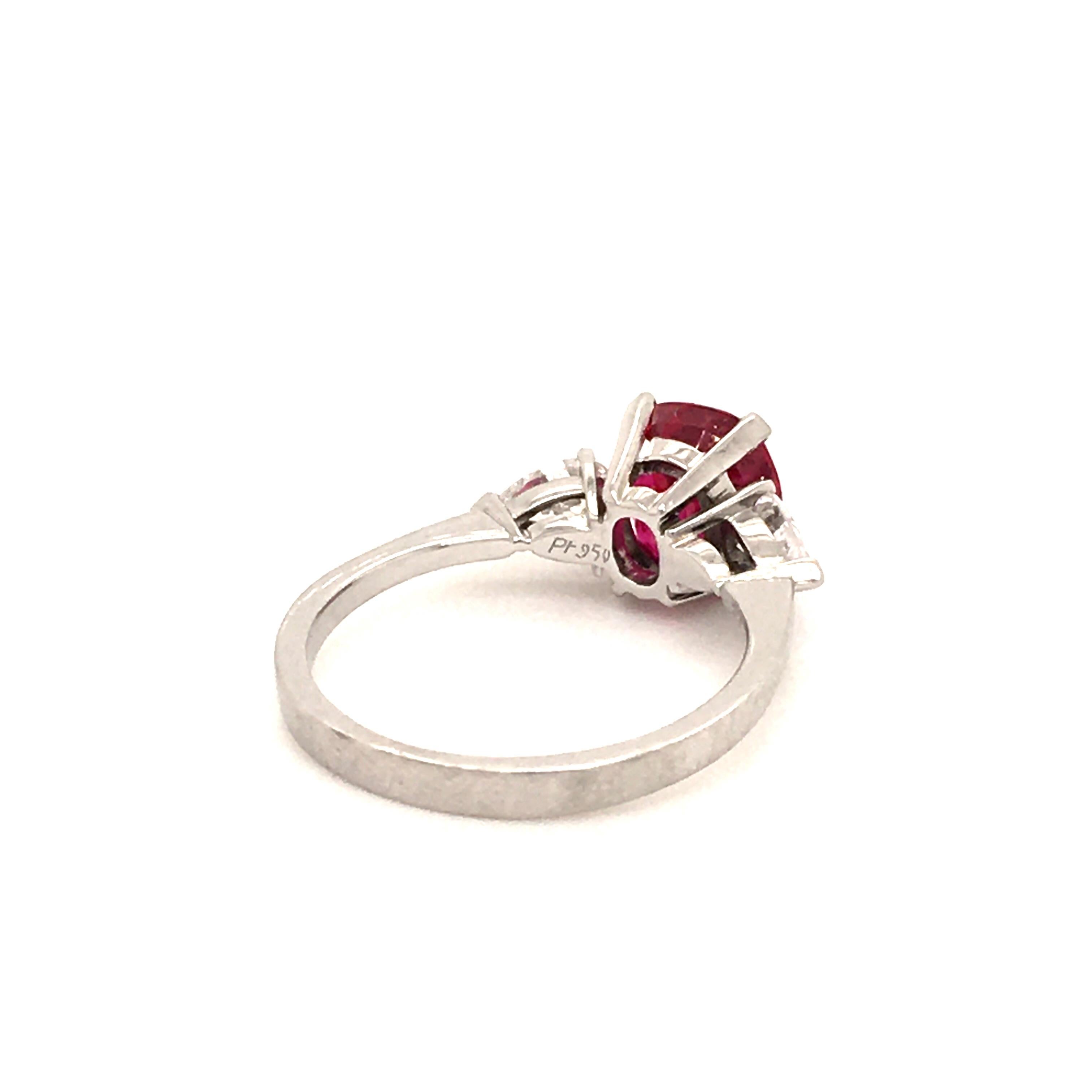 Superb Gubelin Ring with a 2.35 Carat Untreated Burmese Ruby and Diamonds 4