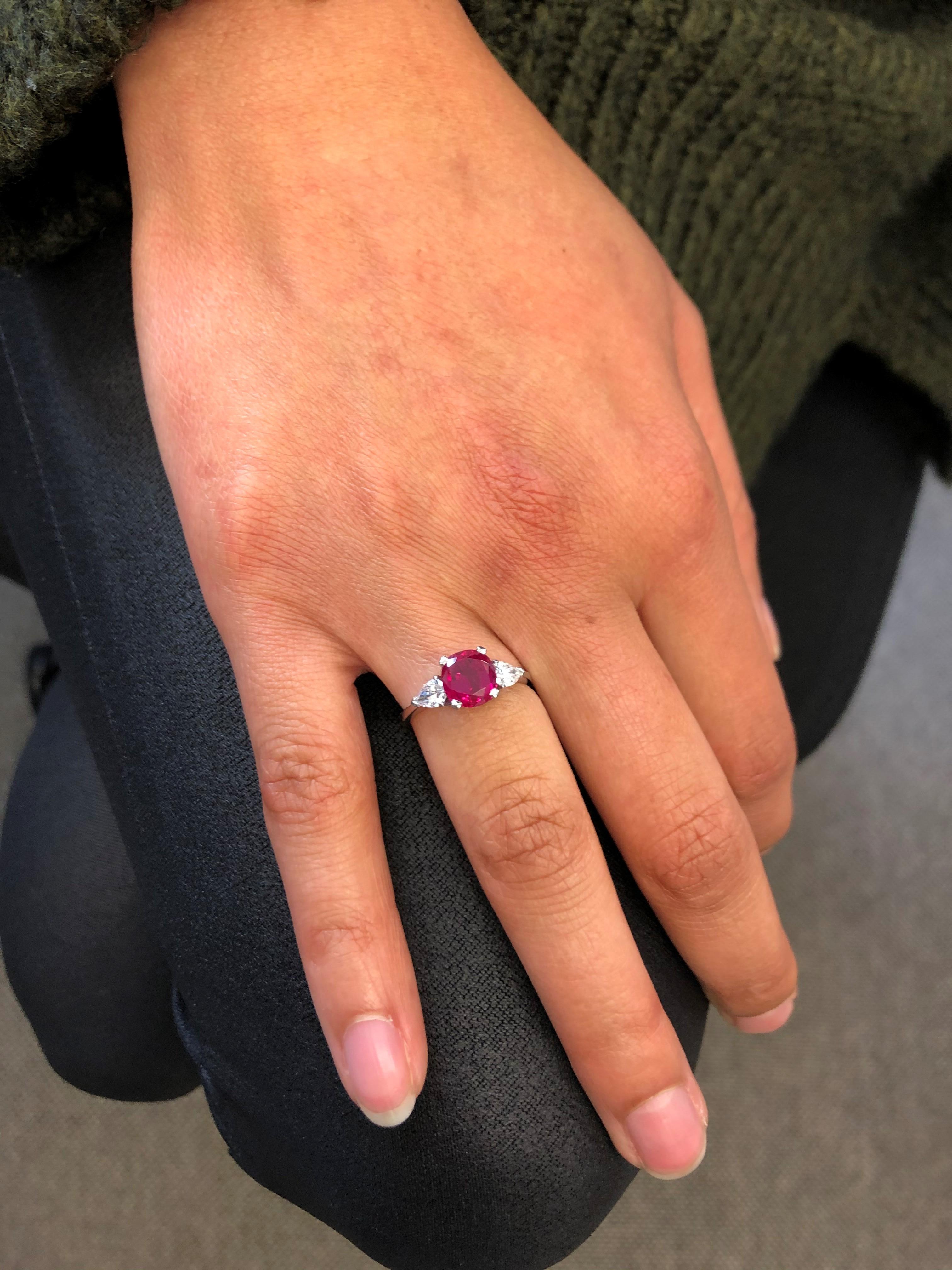 Superb Gubelin Ring with a 2.35 Carat Untreated Burmese Ruby and Diamonds 5