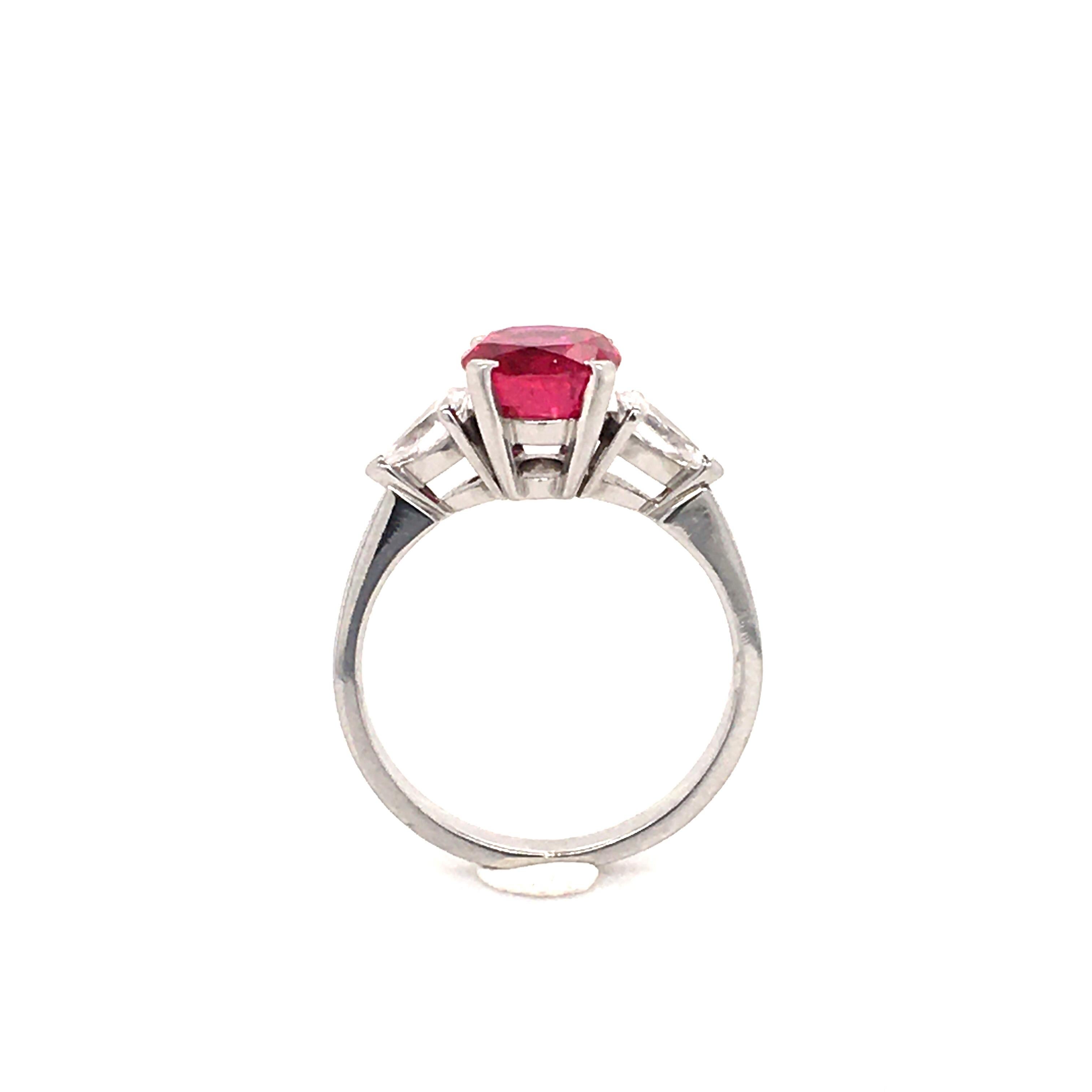Superb Gubelin Ring with a 2.35 Carat Untreated Burmese Ruby and Diamonds 3