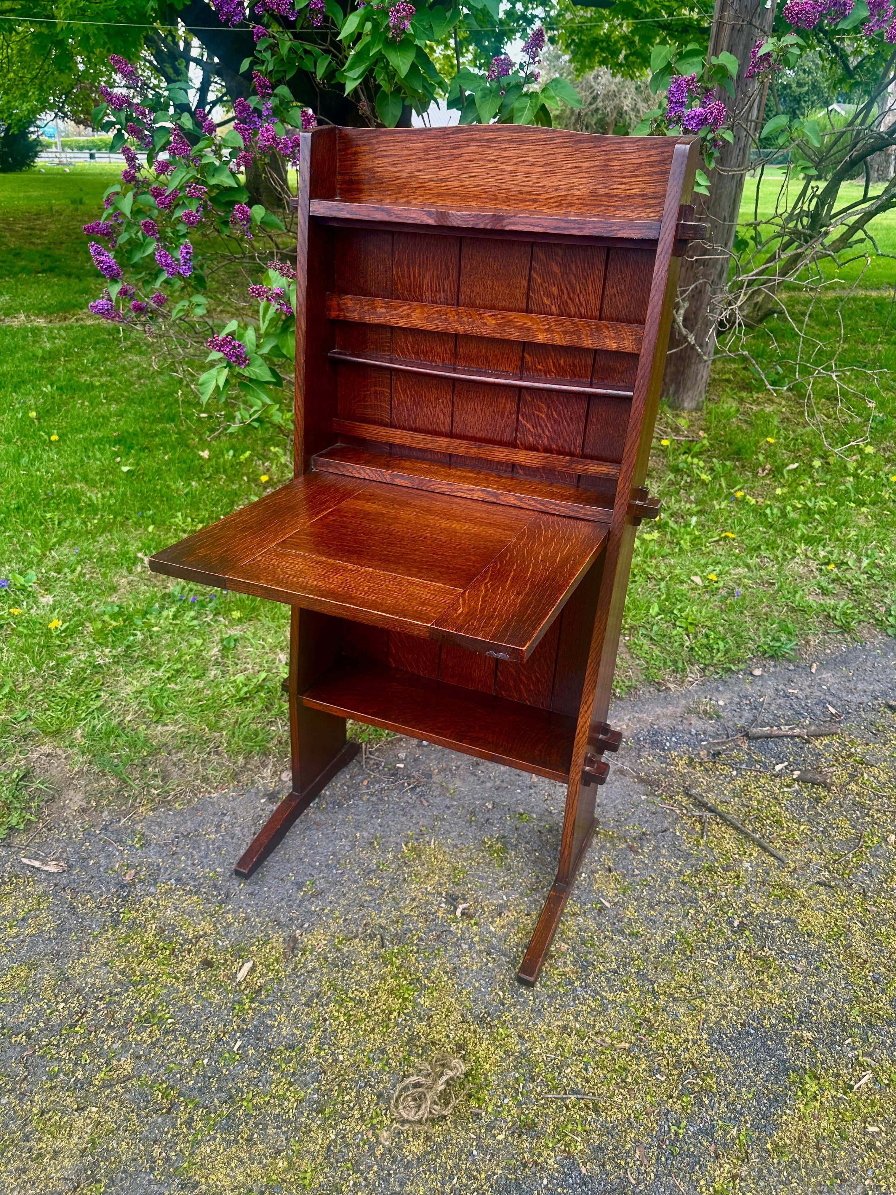 SUPERB Gustav Stickley Antiker Chalet-Schreibtisch, um 1902-03, W7312 (amerikanisch) im Angebot