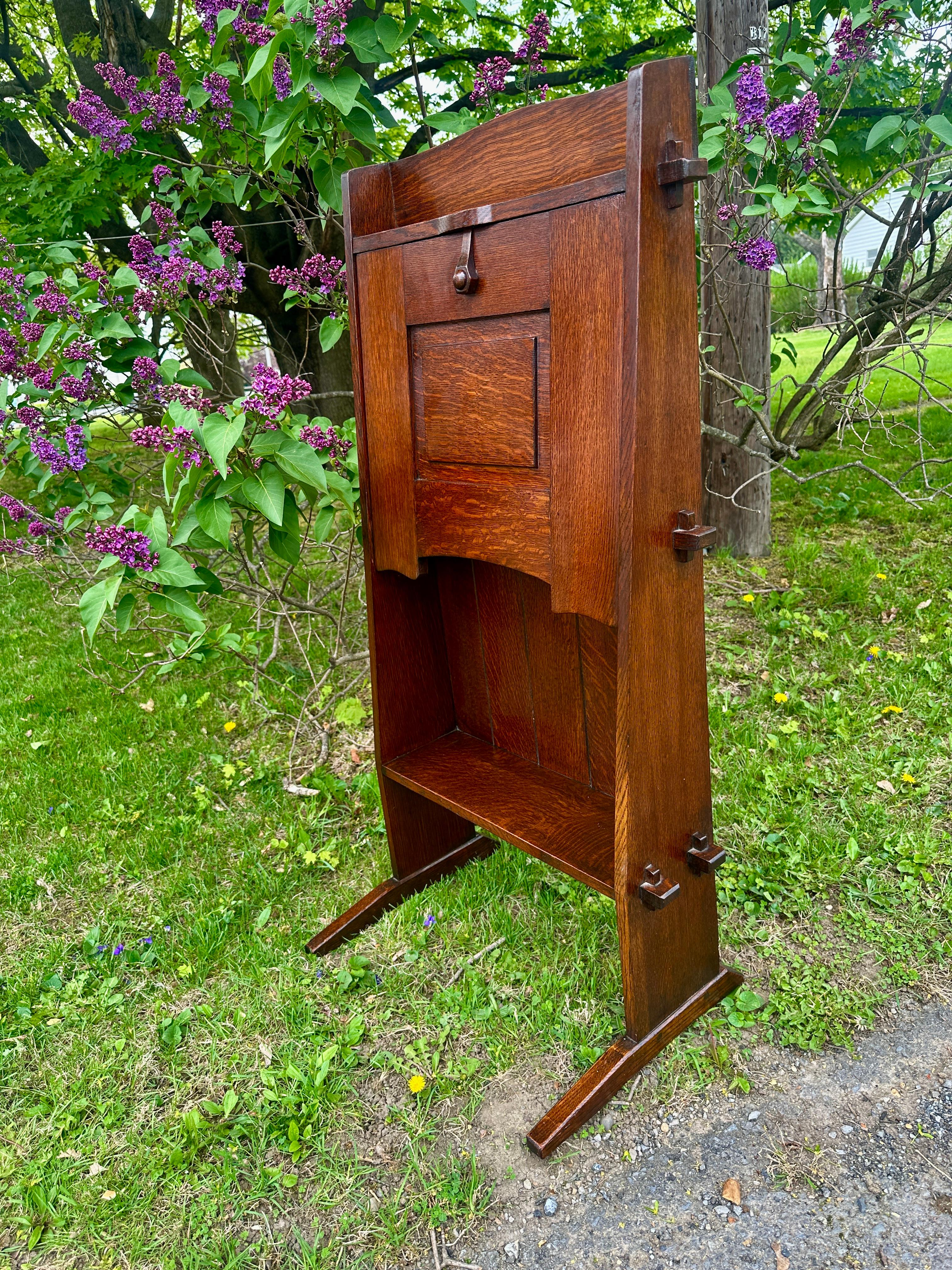 SUPERB Gustav Stickley Antiker Chalet-Schreibtisch, um 1902-03, W7312 im Zustand „Gut“ im Angebot in Shamokin Dam, PA