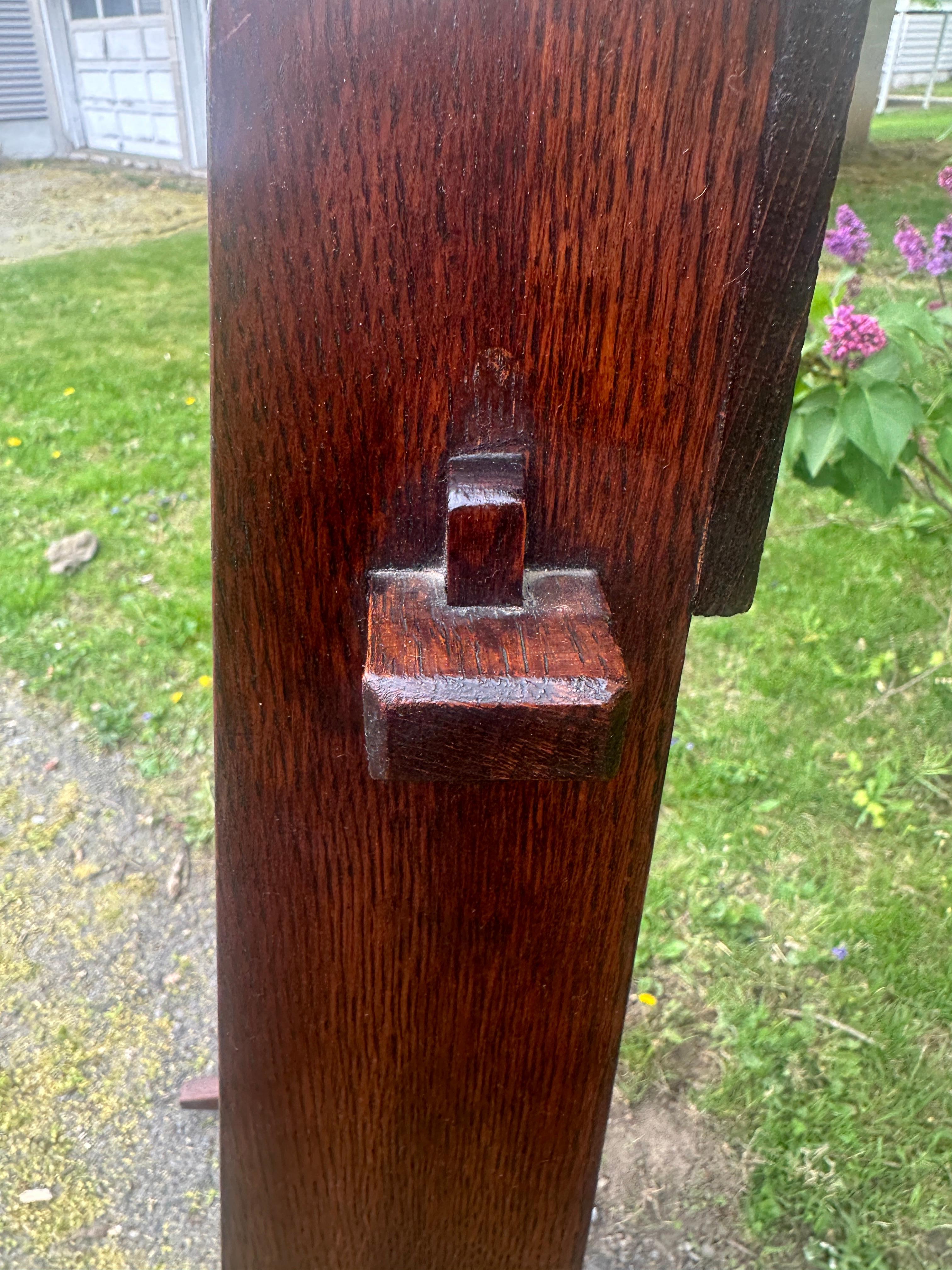 SUPERB Gustav Stickley Antiker Chalet-Schreibtisch, um 1902-03, W7312 (20. Jahrhundert) im Angebot