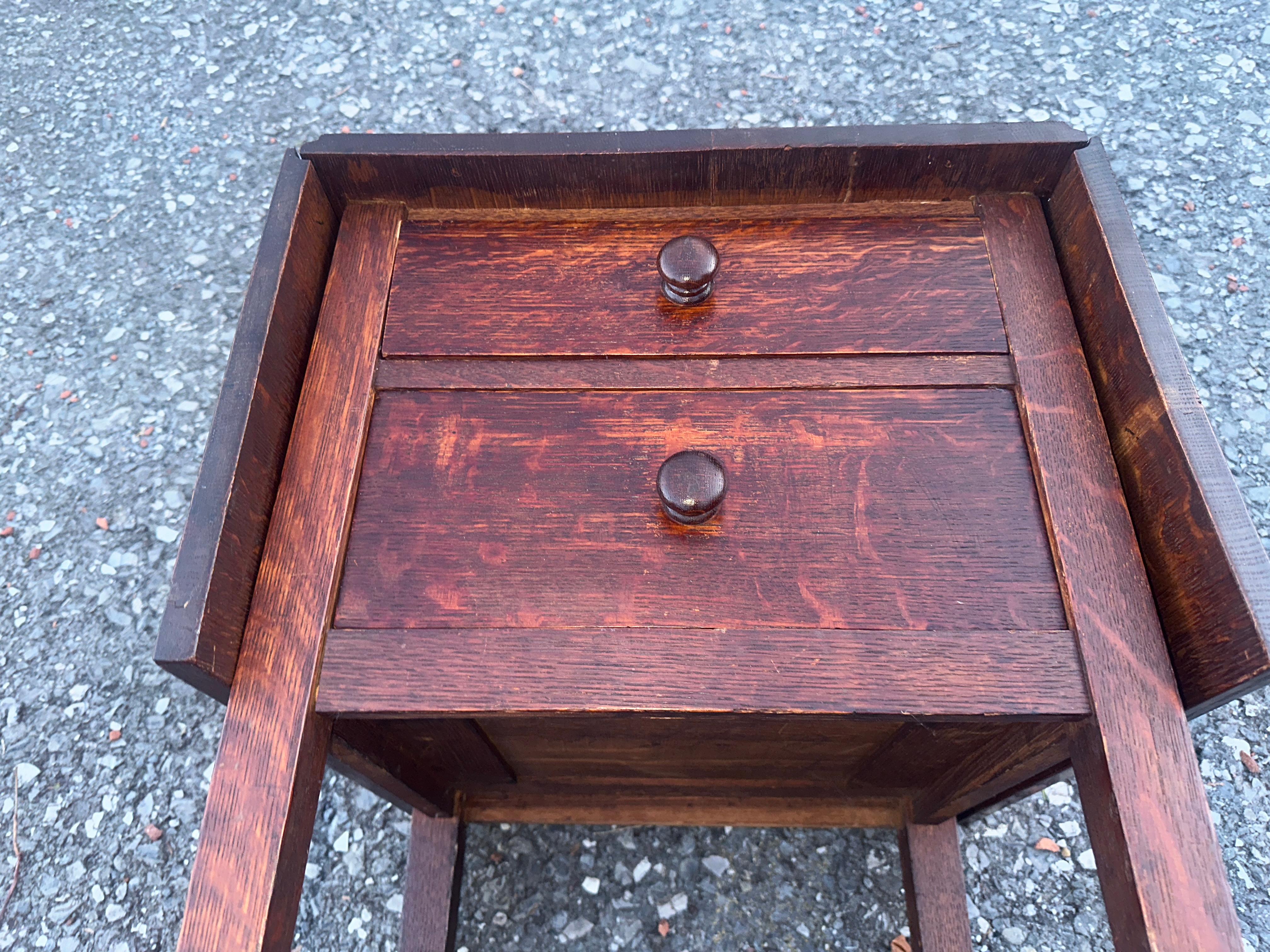 SUPERB Gustav Stickley Atril con dos hojas c. 1907 firmado - W8388 SAL en Bueno estado para la venta en Shamokin Dam, PA