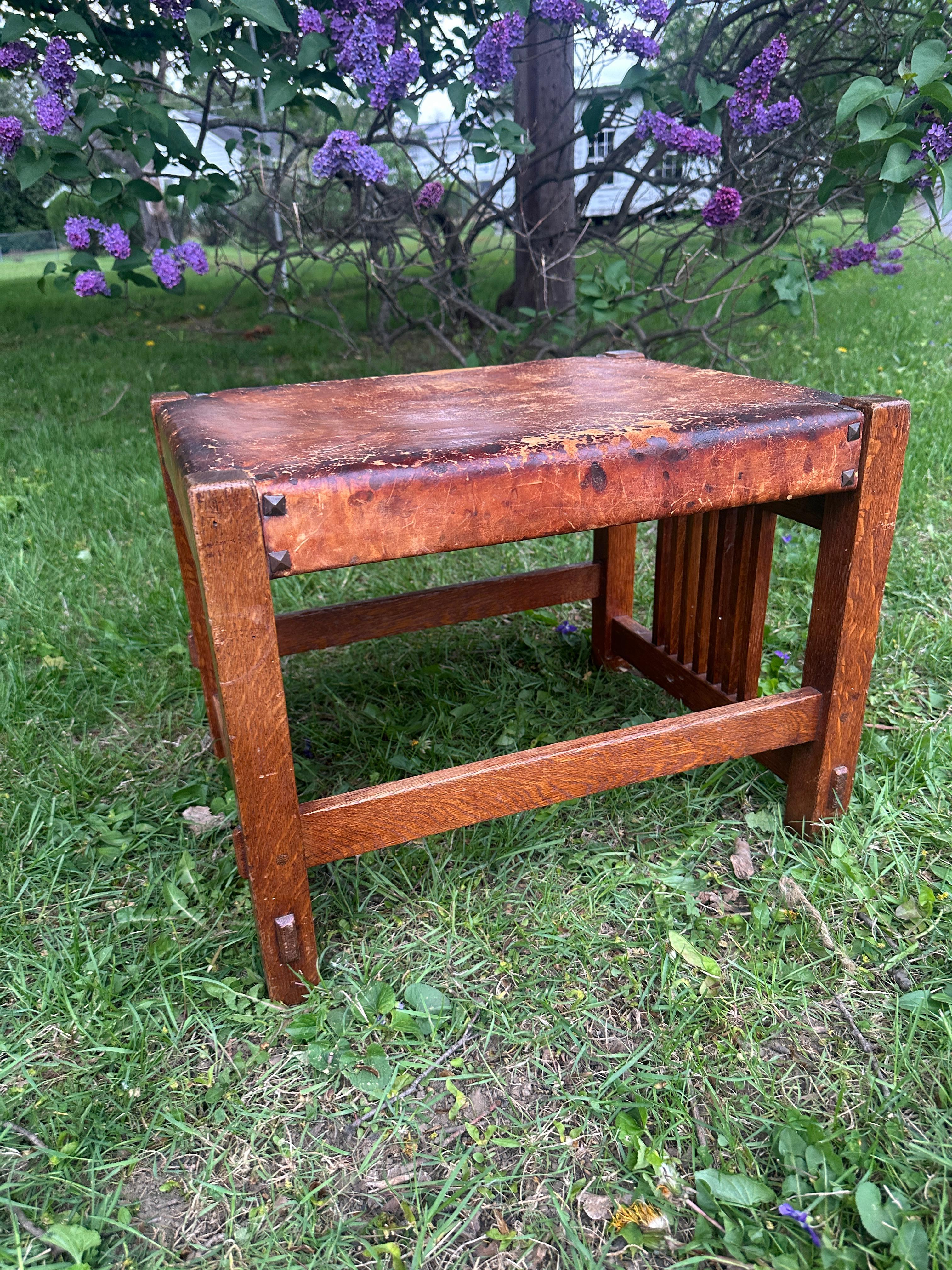 SUPERB Gustav Stickley Spindled Fußhocker mit Spindeln - W7812 im Angebot 6