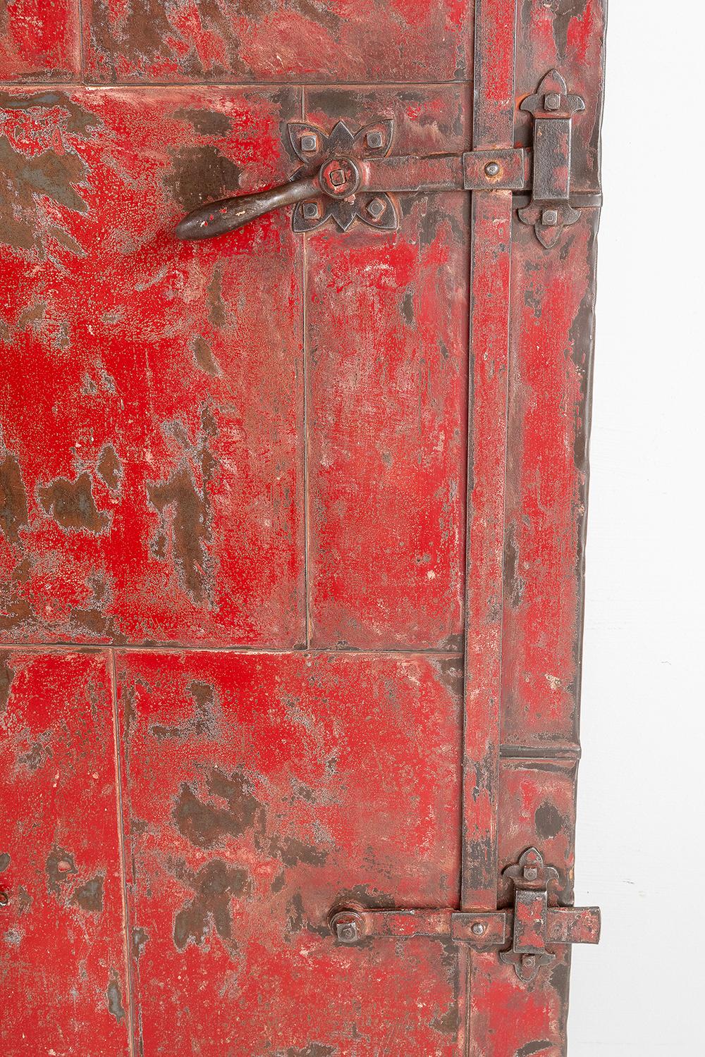 Magnífica puerta industrial pesada de acero con bisagras originales Pátina roja Británica, 1900 en venta 3