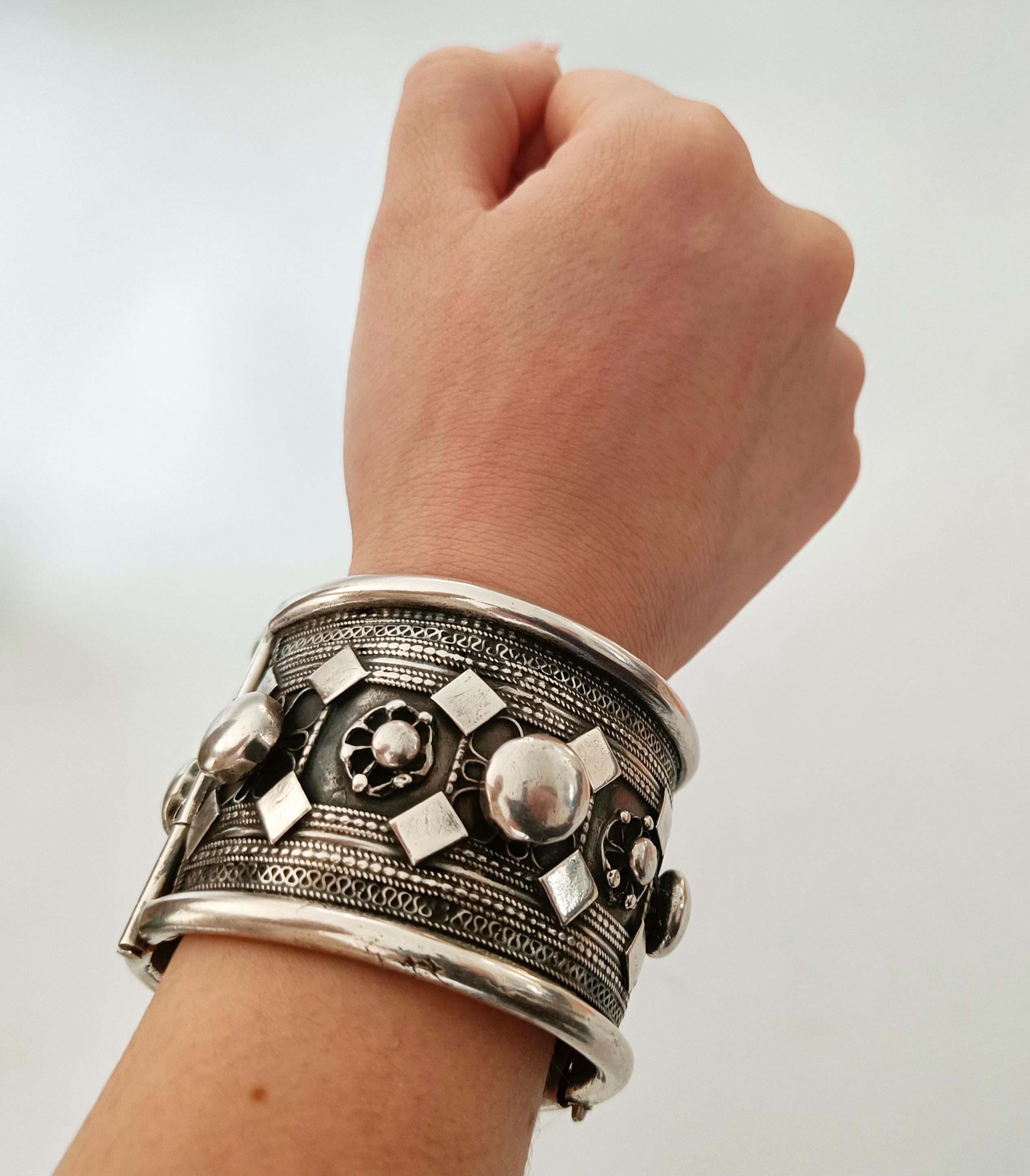 A superb heavy tribal bracelet from the Horn of Africa, attributed to the Ethiopian, Somali, or Nubian regions. Crafted from high-grade silver, this substantial piece is richly decorated with applied silver filigree, raised plaques, and fine