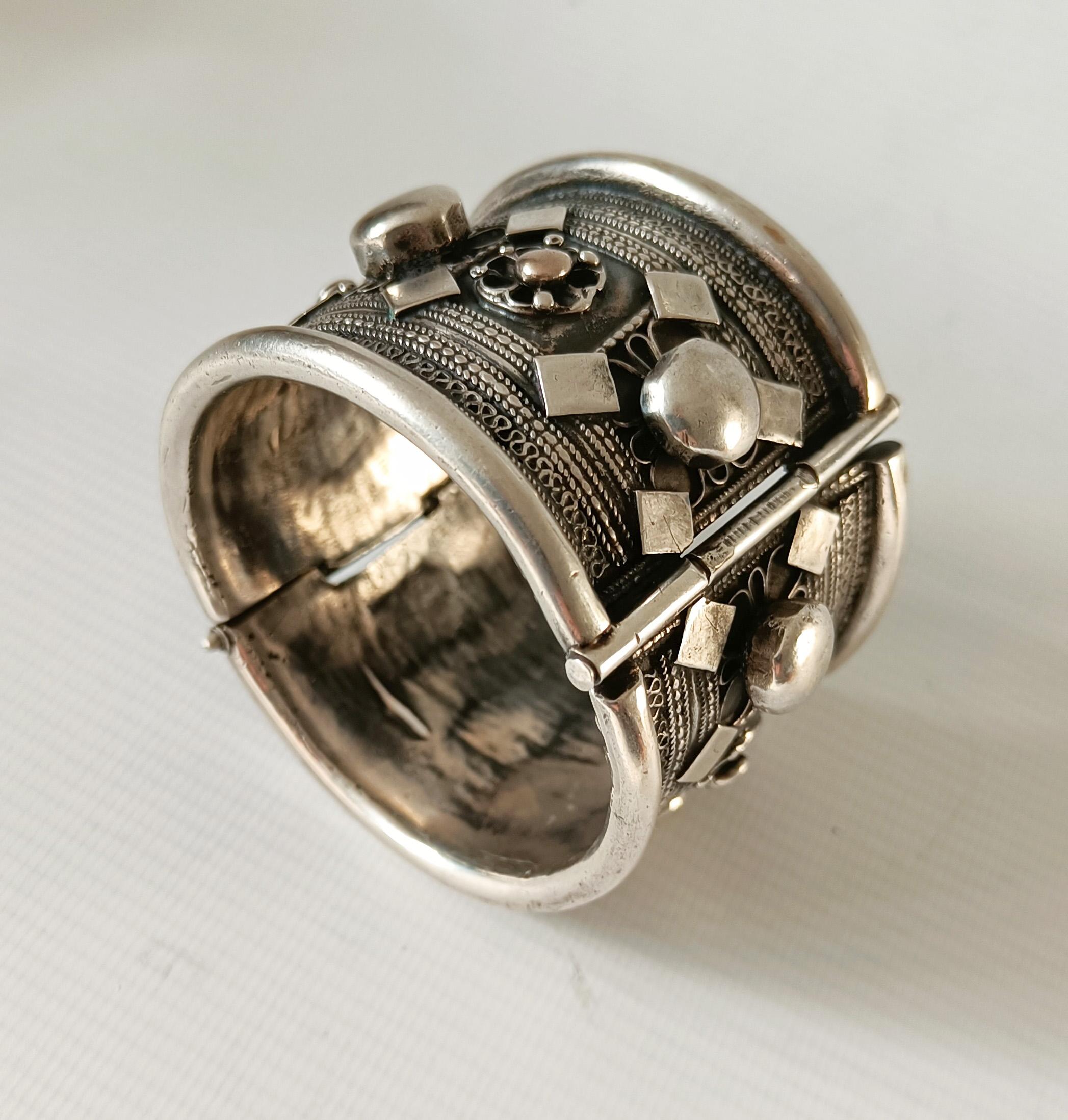 Superb Heavy Tribal Silver cuff bracelet Somalian African Tribal In Good Condition For Sale In London, GB